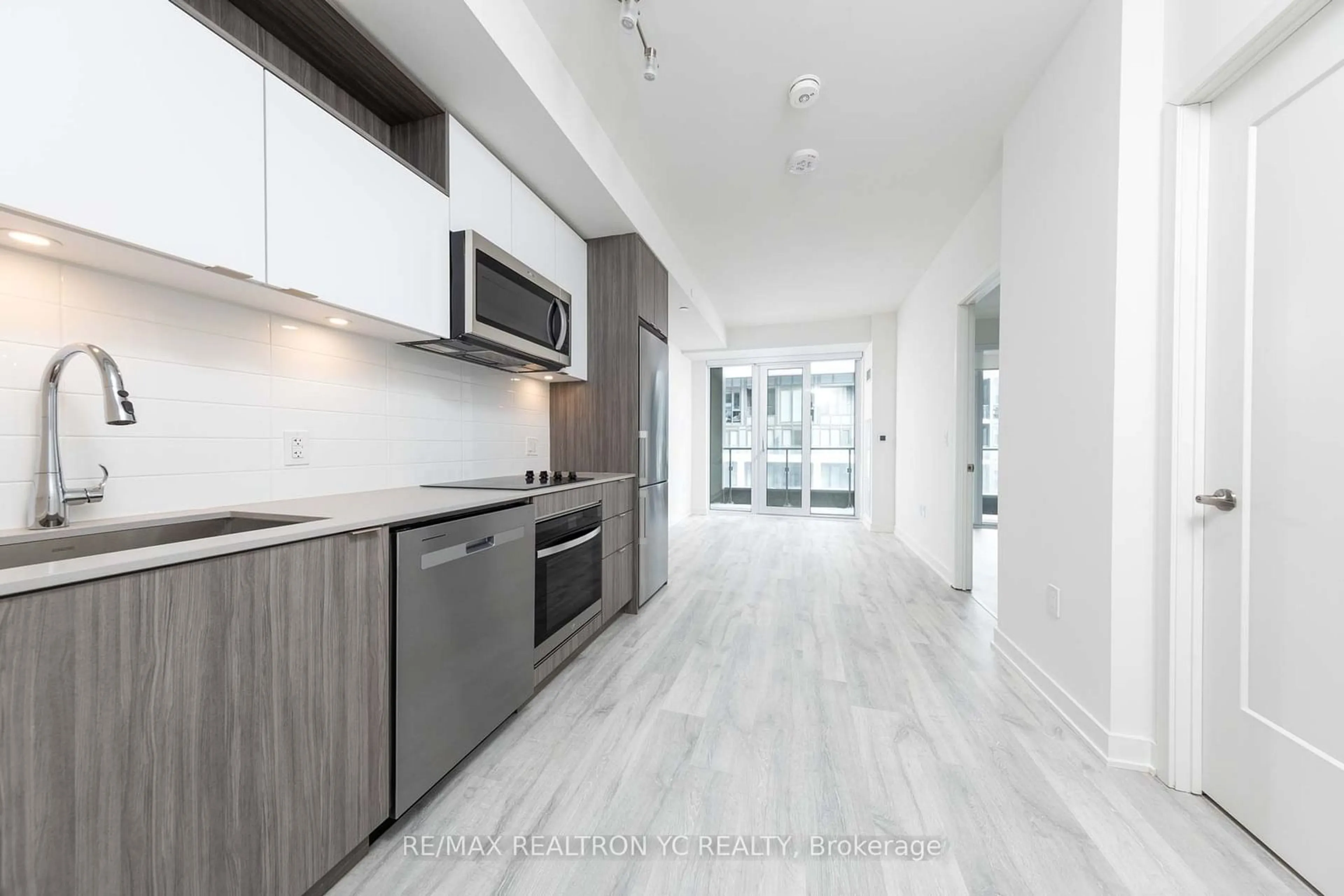 Open concept kitchen, unknown for 135 Lower Sherbourne St #1838, Toronto Ontario M5A 1Y4