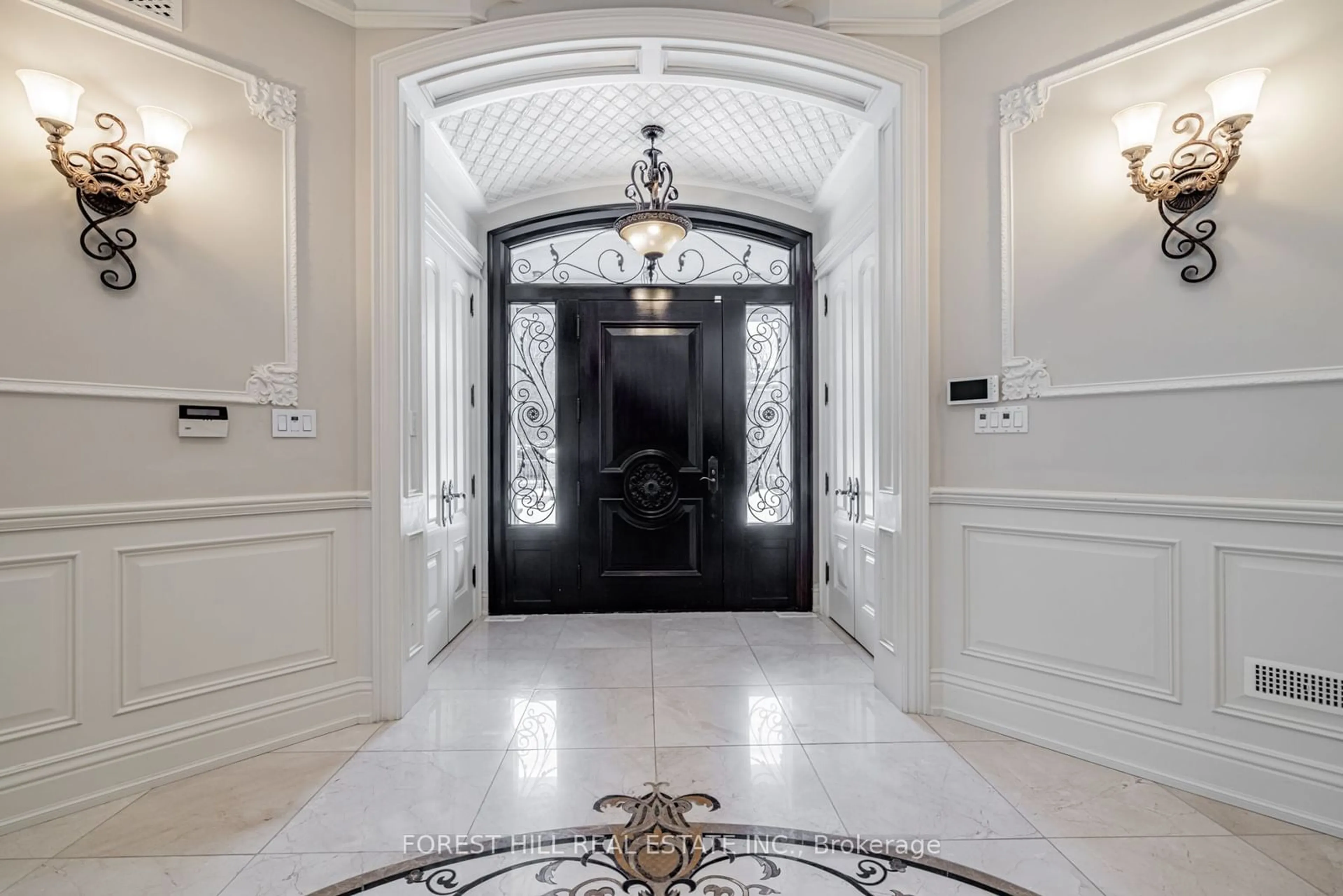 Indoor foyer for 4 Fifeshire Rd, Toronto Ontario M2L 2G5