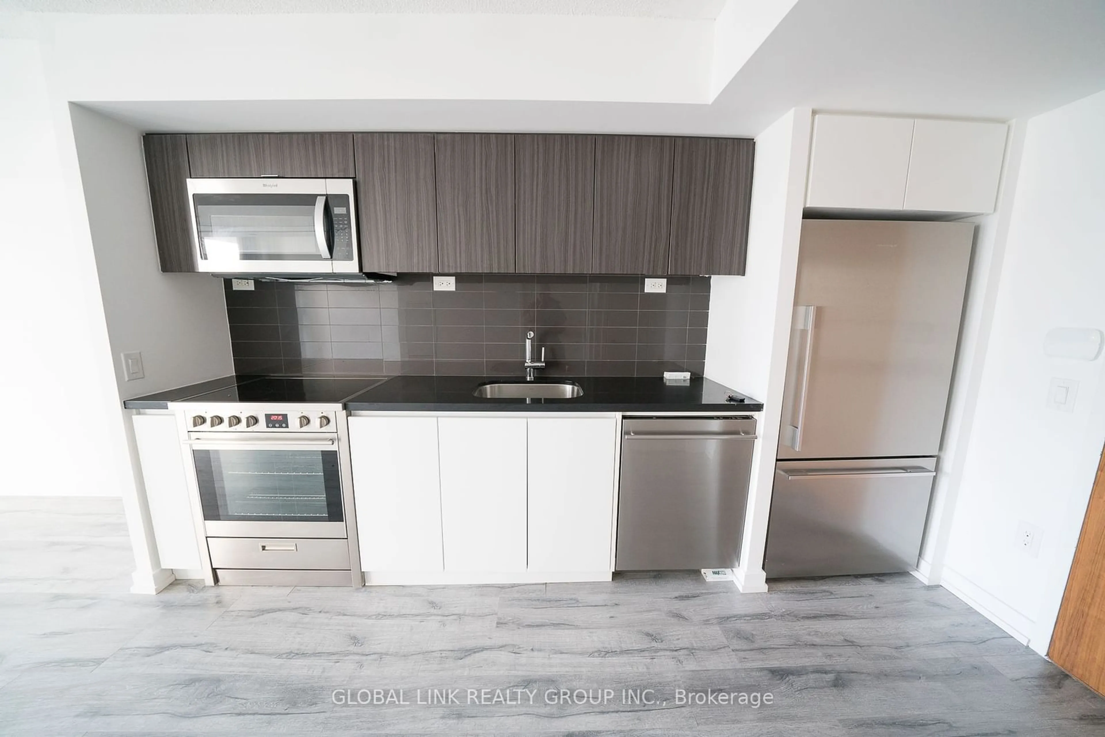 Standard kitchen, unknown for 75 Queens Wharf Rd #2711, Toronto Ontario M5V 0J8