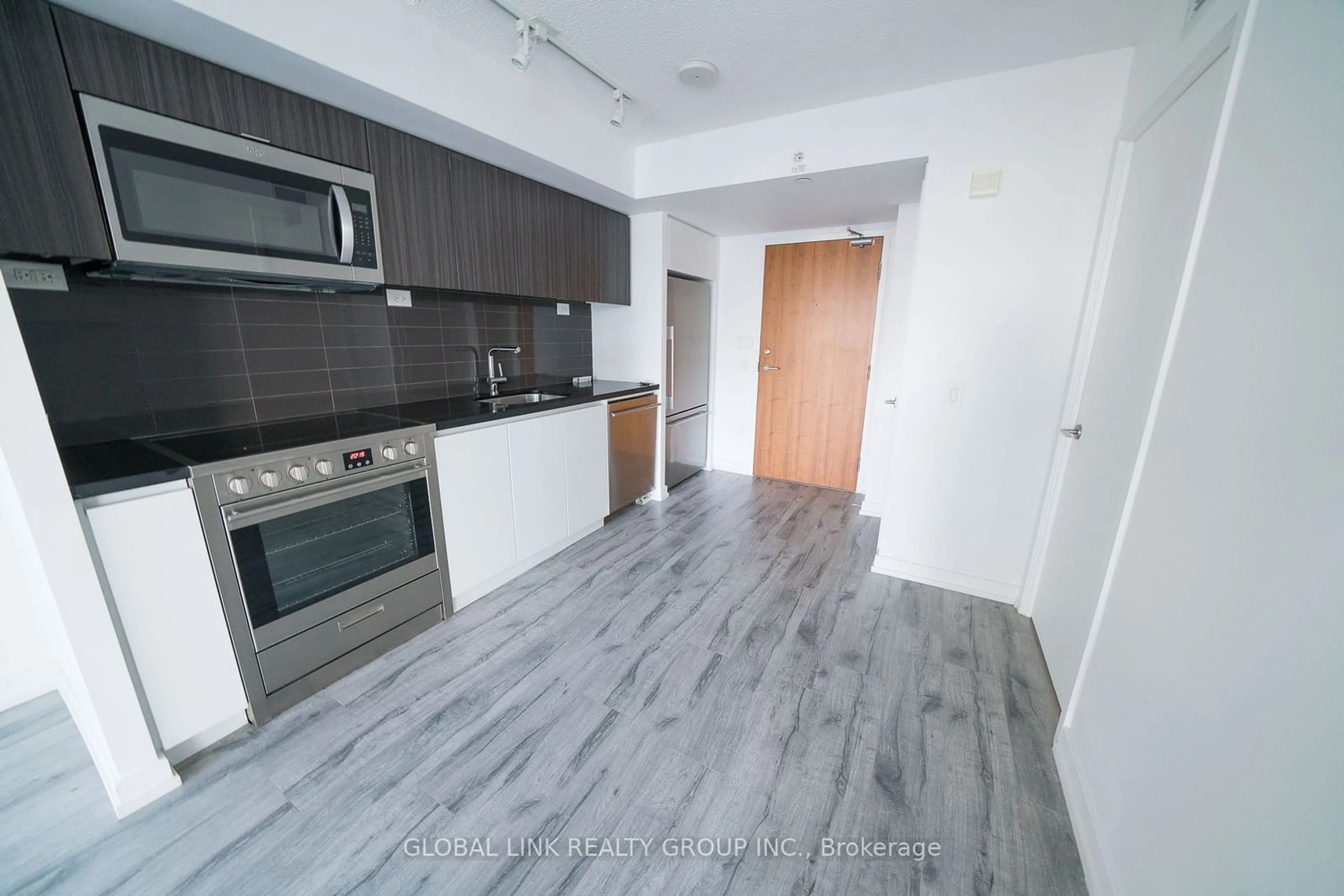 Standard kitchen, unknown for 75 Queens Wharf Rd #2711, Toronto Ontario M5V 0J8