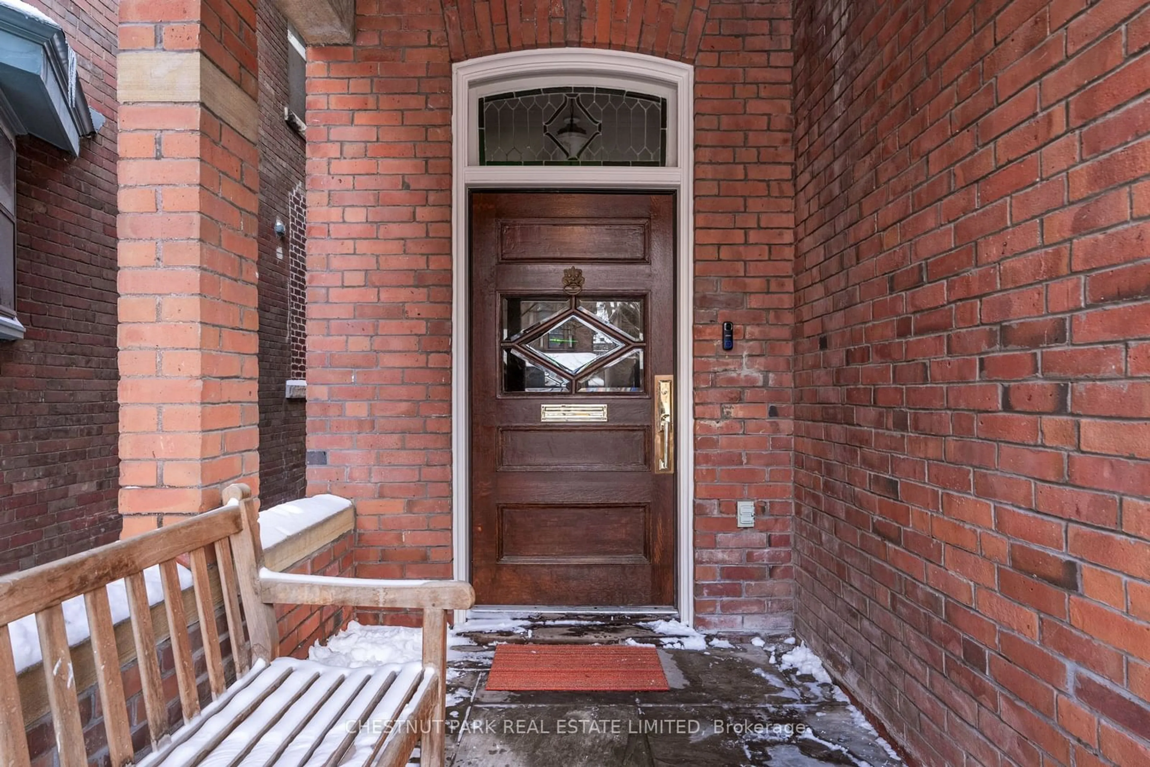 Indoor entryway for 46 Admiral Rd, Toronto Ontario M5R 2L5