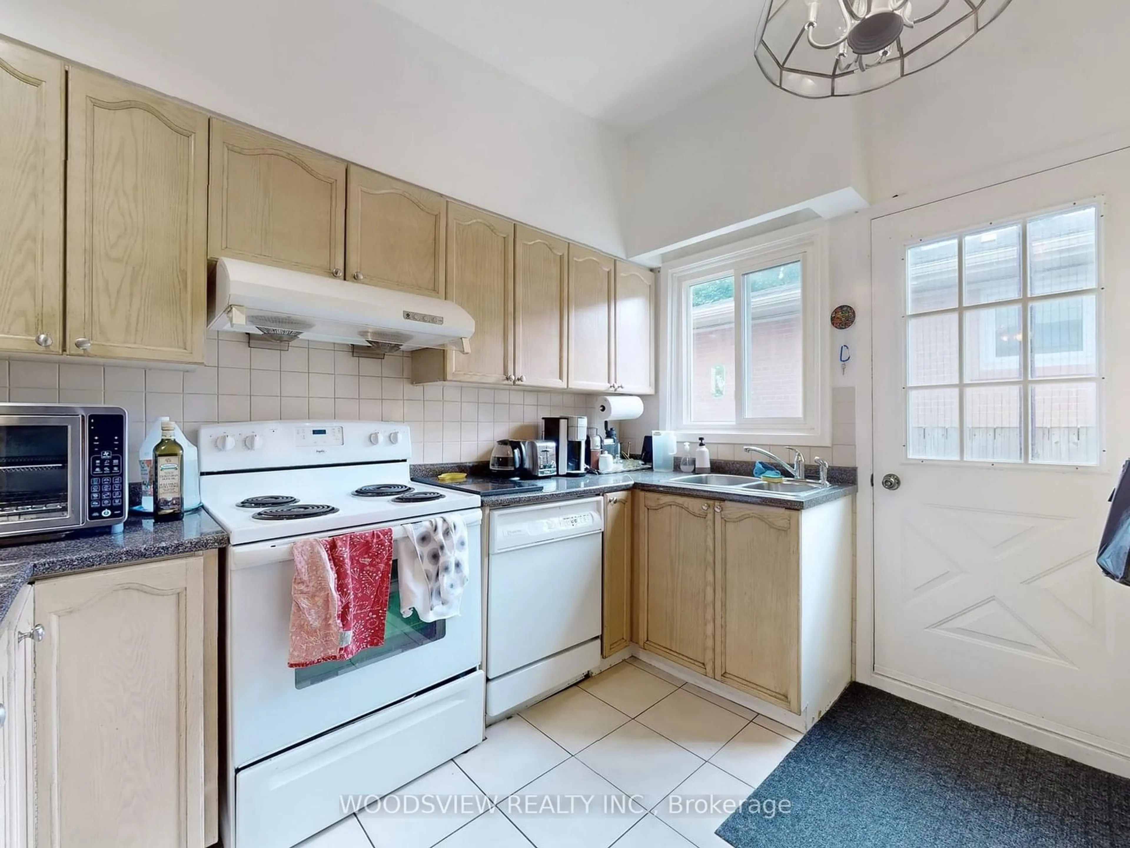 Standard kitchen, ceramic/tile floor for 56 Niantic Cres, Toronto Ontario M3A 2H7