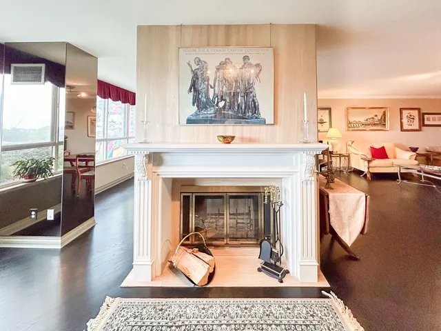 Additional property image - 130 Carlton St Unit 906