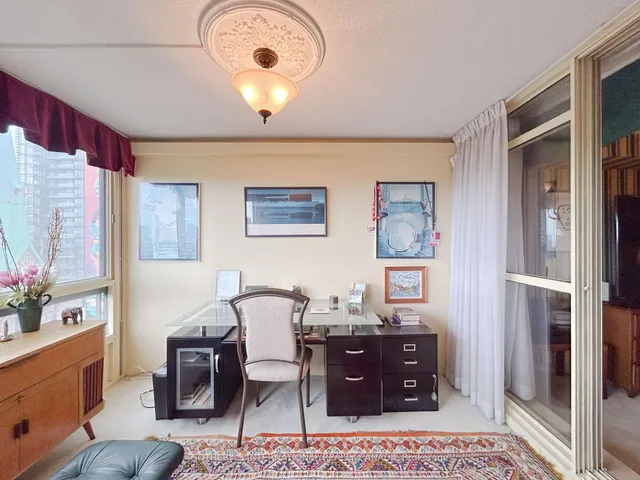 Additional property image - 130 Carlton St Unit 906