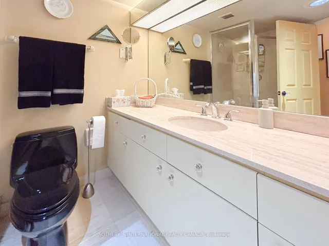 Additional property image - 130 Carlton St Unit 906
