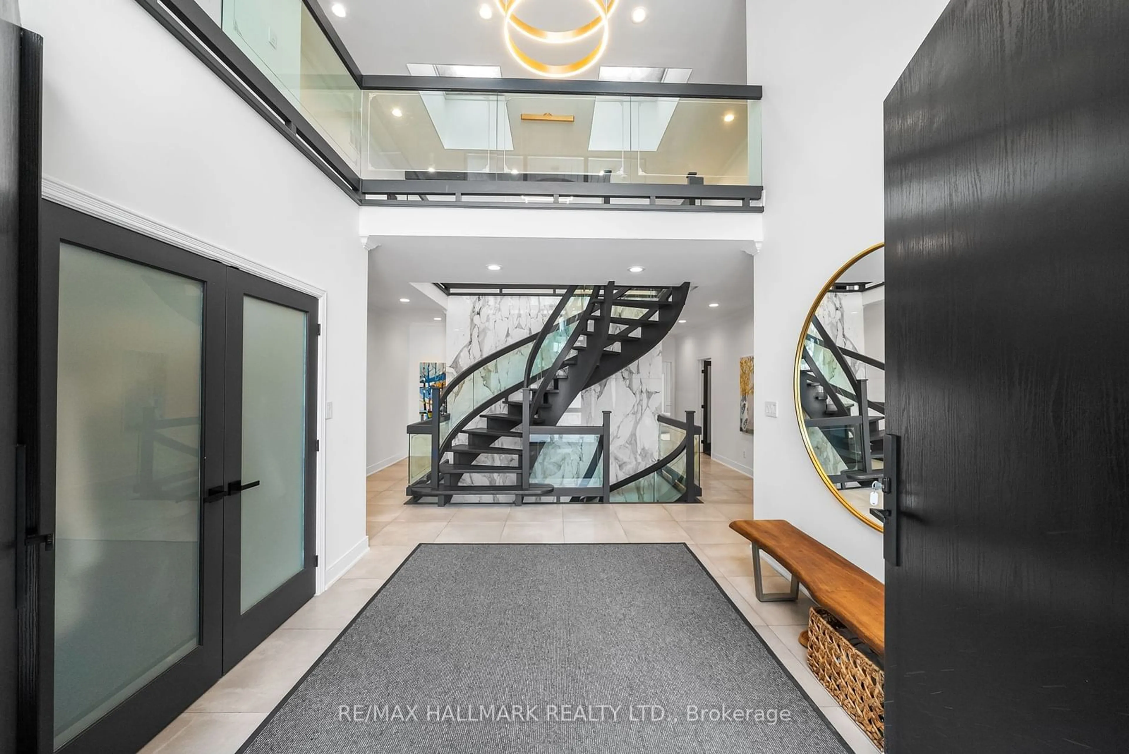 Indoor foyer for 97 Clarinda Dr, Toronto Ontario M2K 2V2