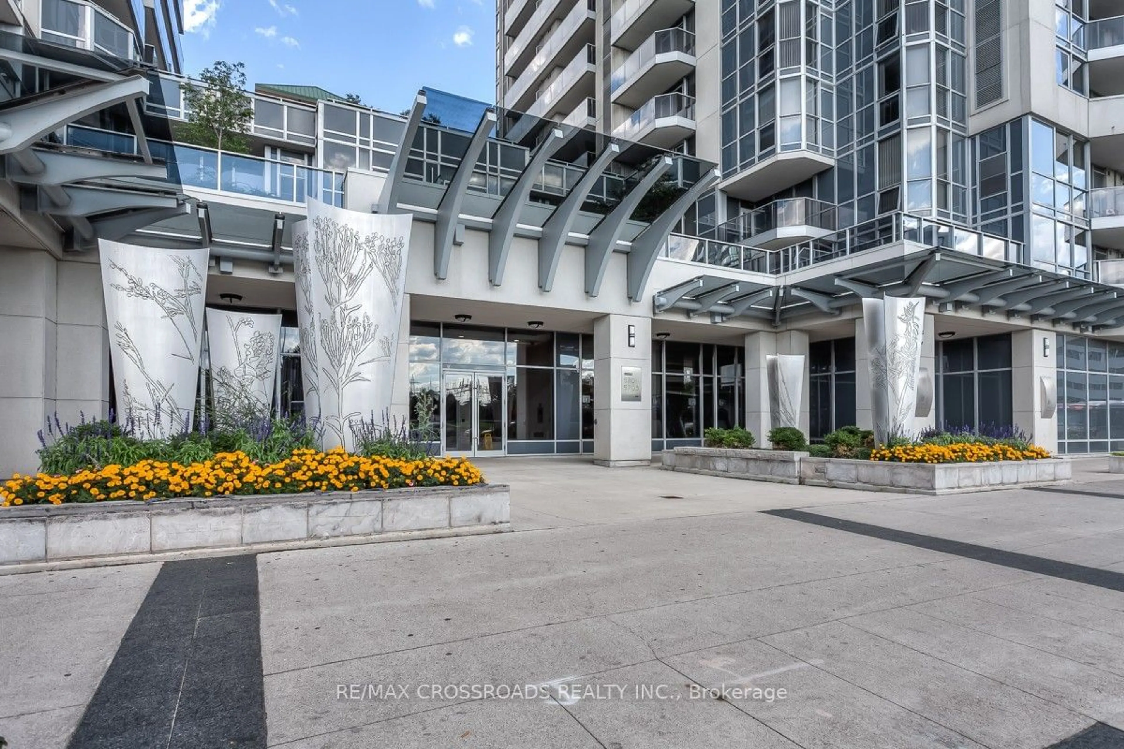 Indoor foyer for 5791 Yonge St #907, Toronto Ontario M2M 0A8