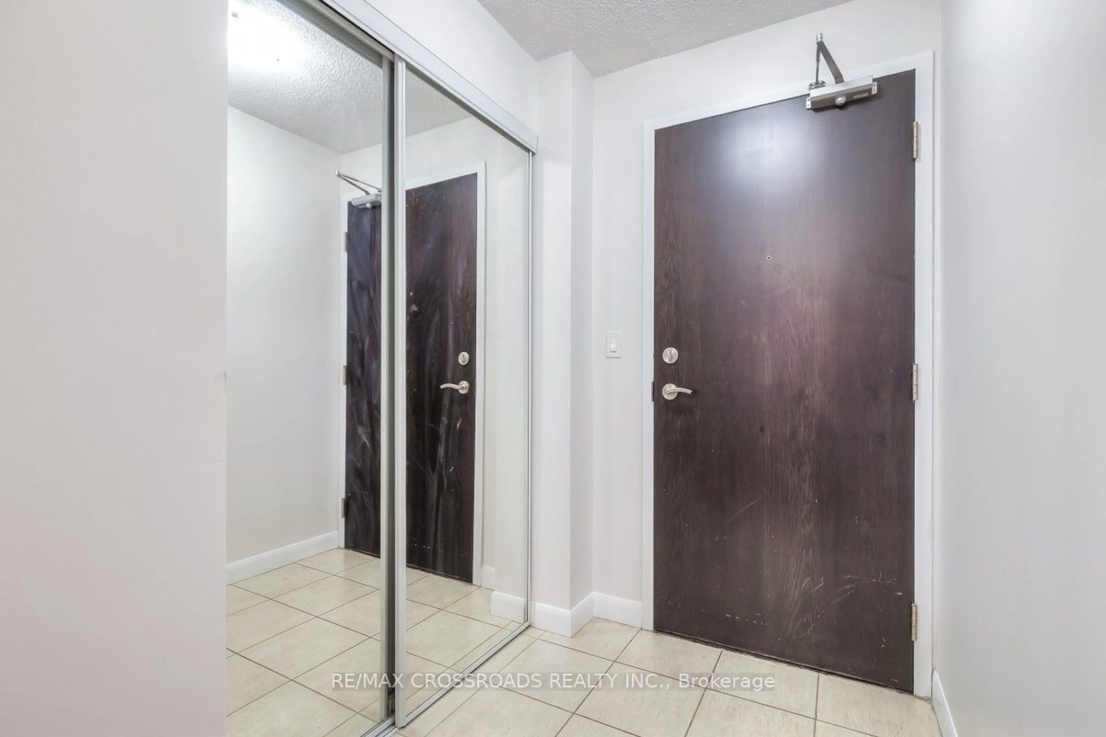 Indoor foyer for 5791 Yonge St #907, Toronto Ontario M2M 0A8