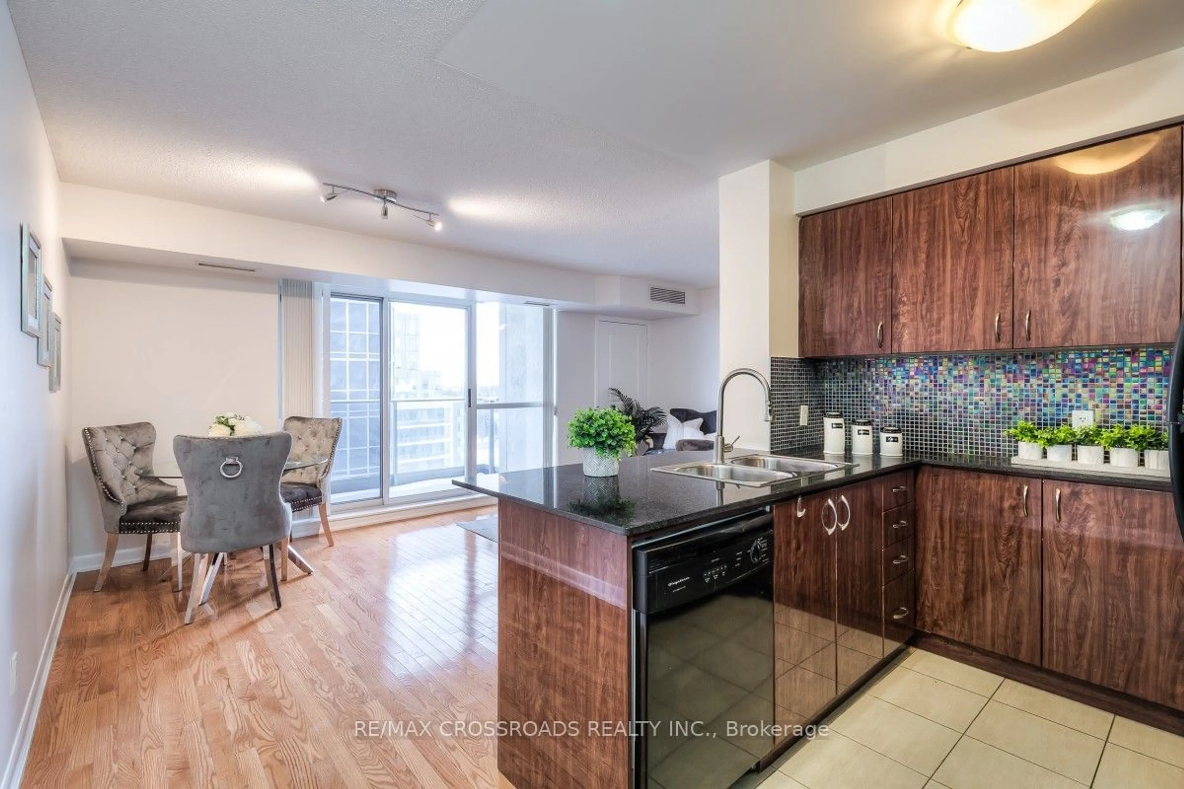 Open concept kitchen, unknown for 5791 Yonge St #907, Toronto Ontario M2M 0A8