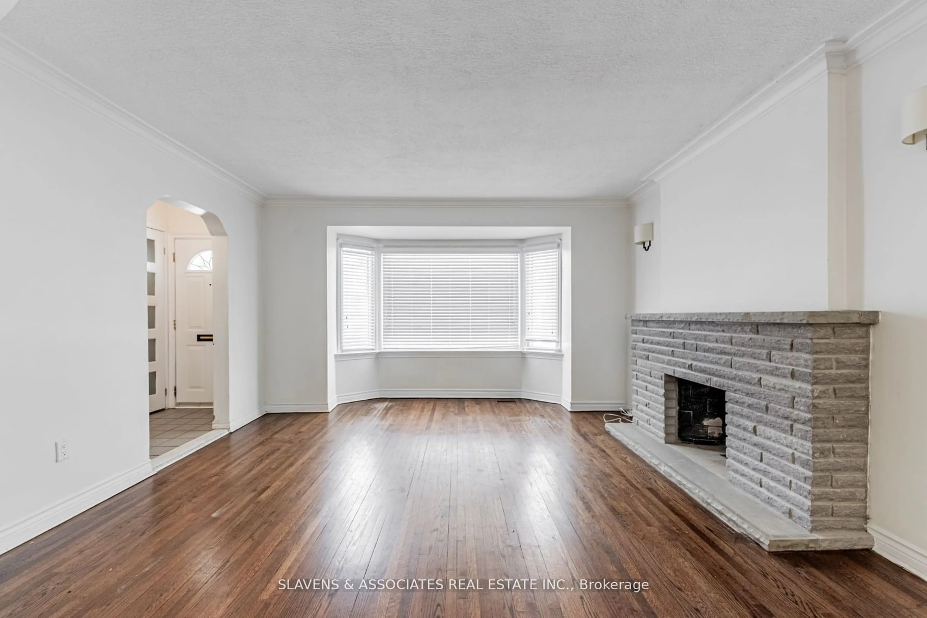 A pic of a room for 523 Glengarry Ave, Toronto Ontario M5M 1G2