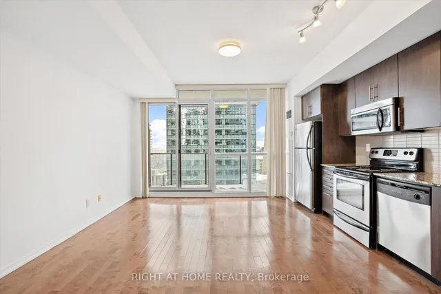 Additional image 11 of 65 Bremner Blvd Unit 2403