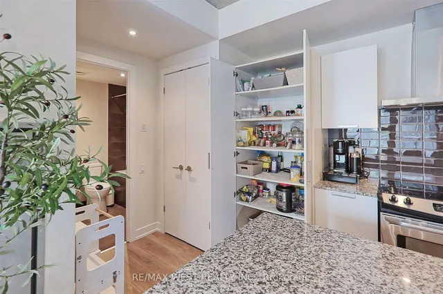 Additional property image - 650 King St Unit 409