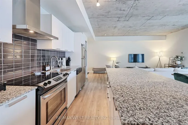 Additional property image - 650 King St Unit 409