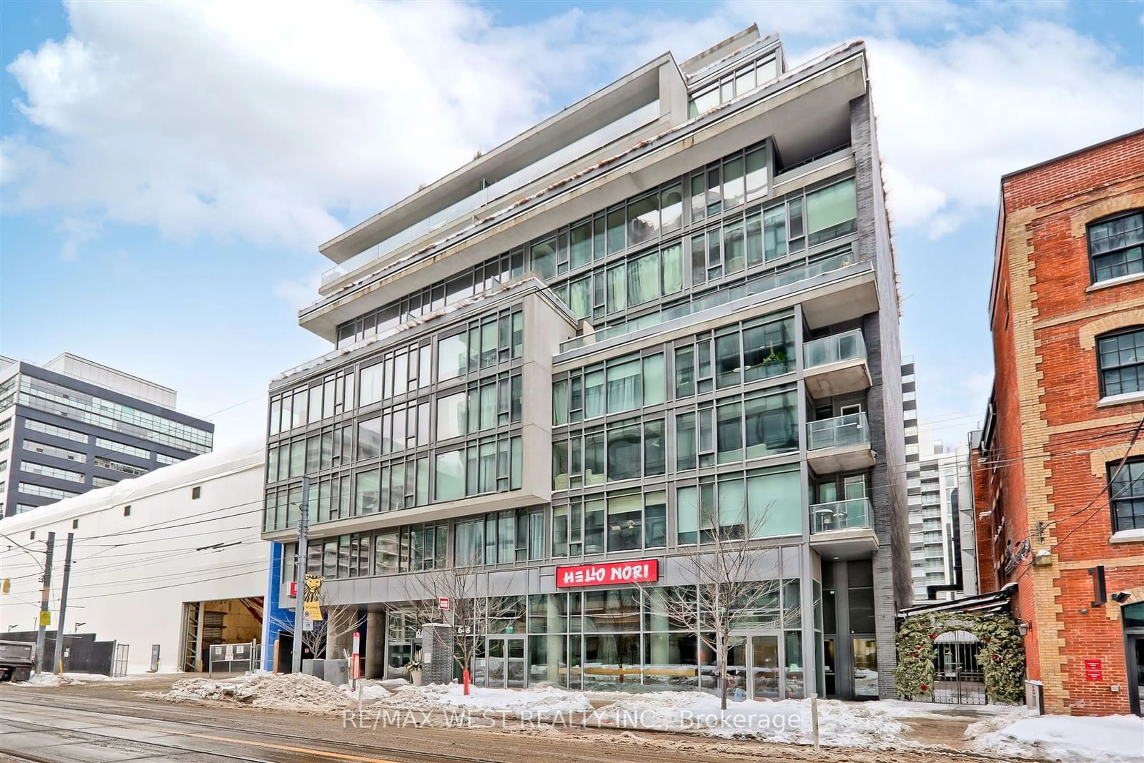 Indoor foyer for 650 King St #409, Toronto Ontario M5V 1M7