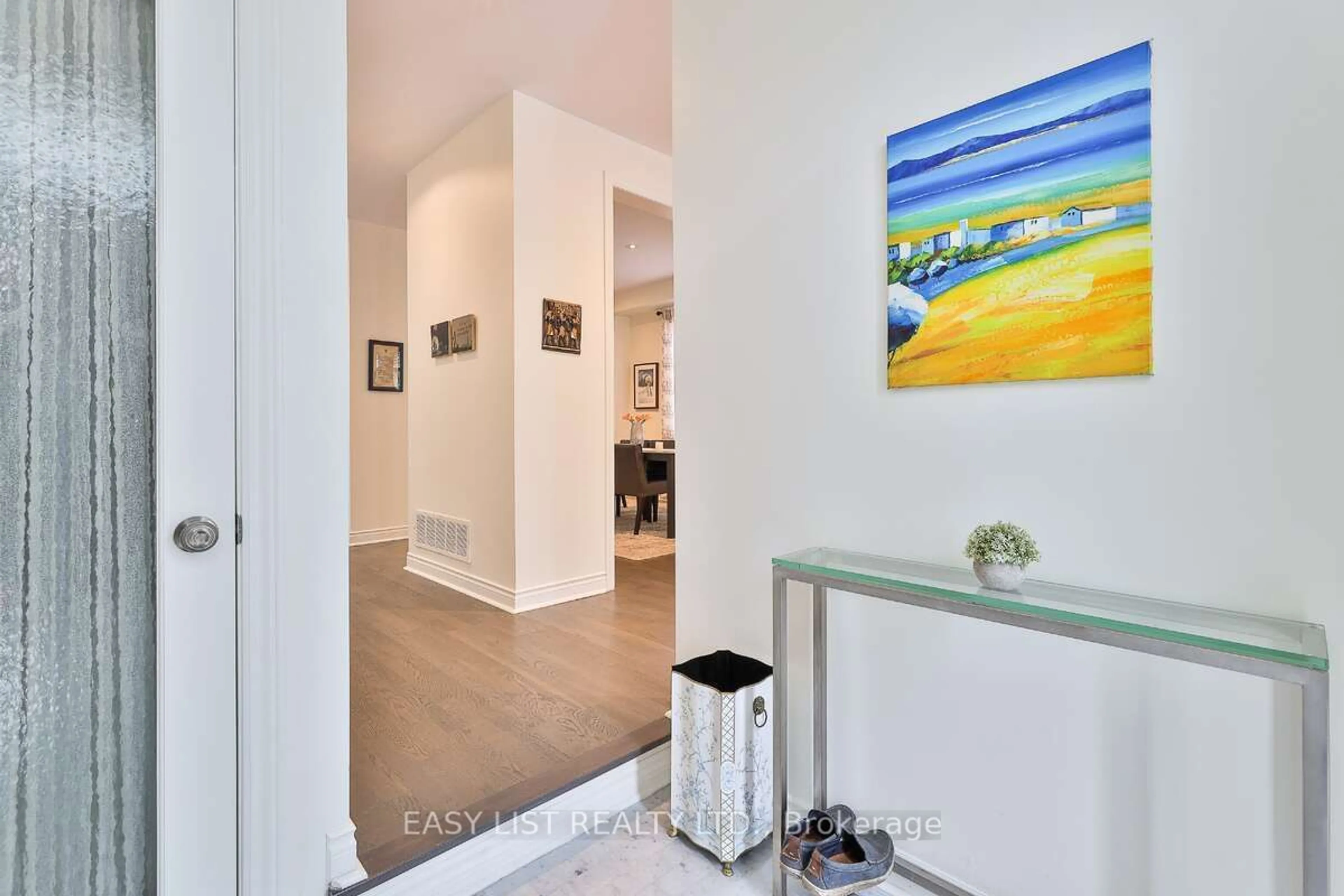 Indoor entryway for 8 Weetwood St, Toronto Ontario M5M 4C8