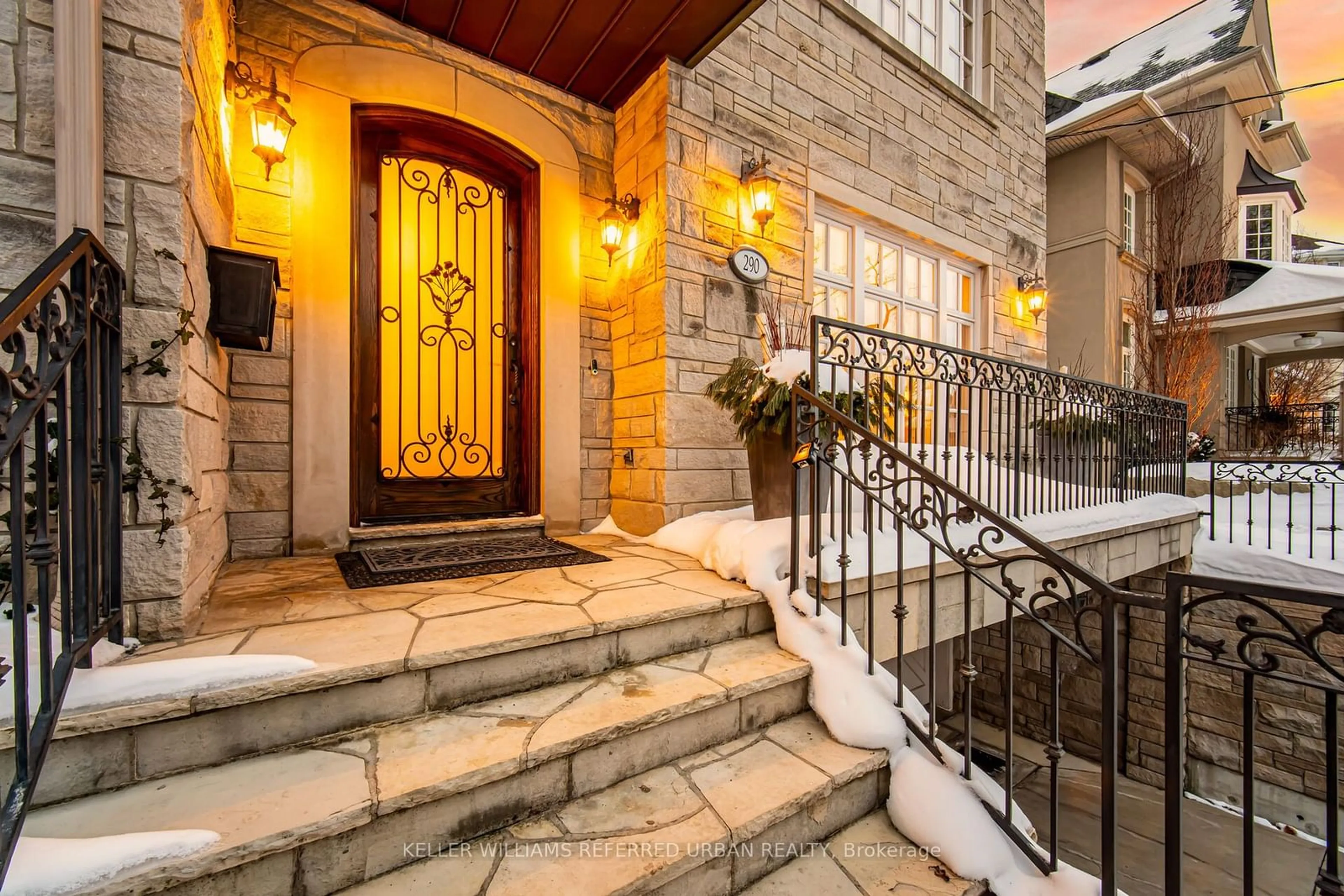 Indoor entryway for 290 Russell Hill Rd, Toronto Ontario M4V 2T6