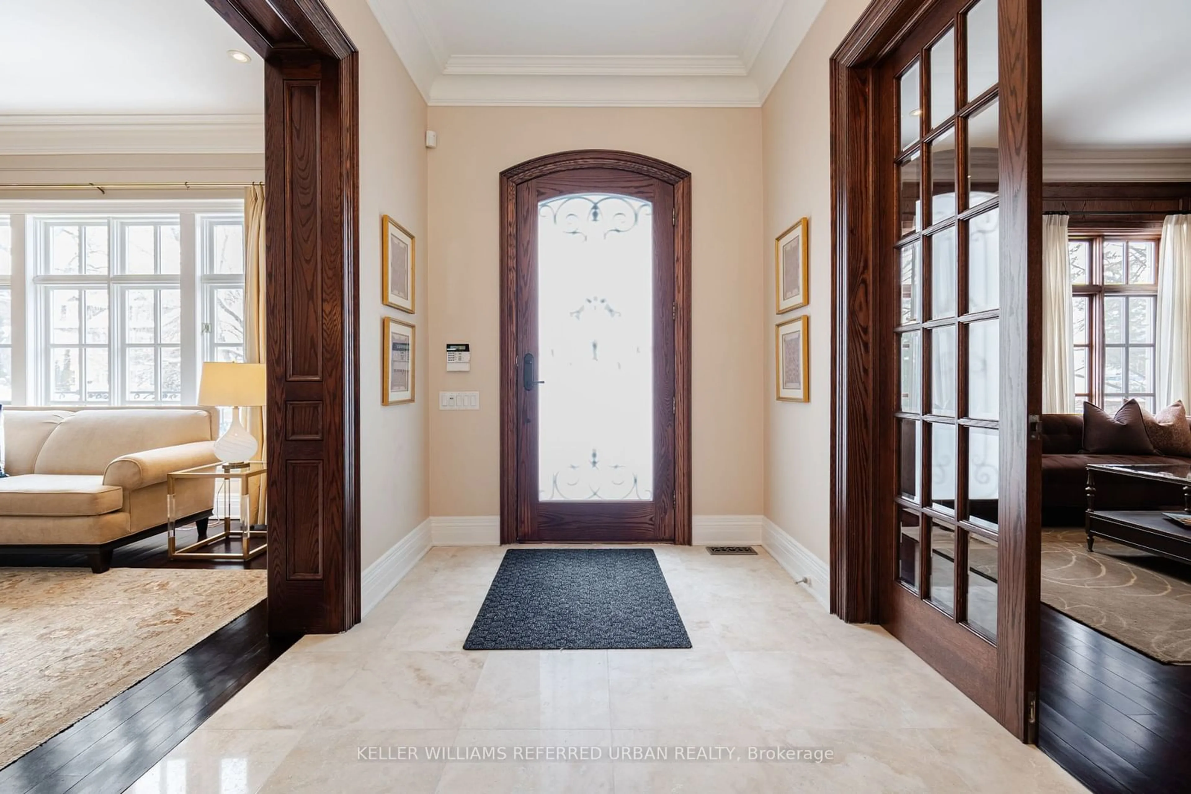 Indoor foyer for 290 Russell Hill Rd, Toronto Ontario M4V 2T6