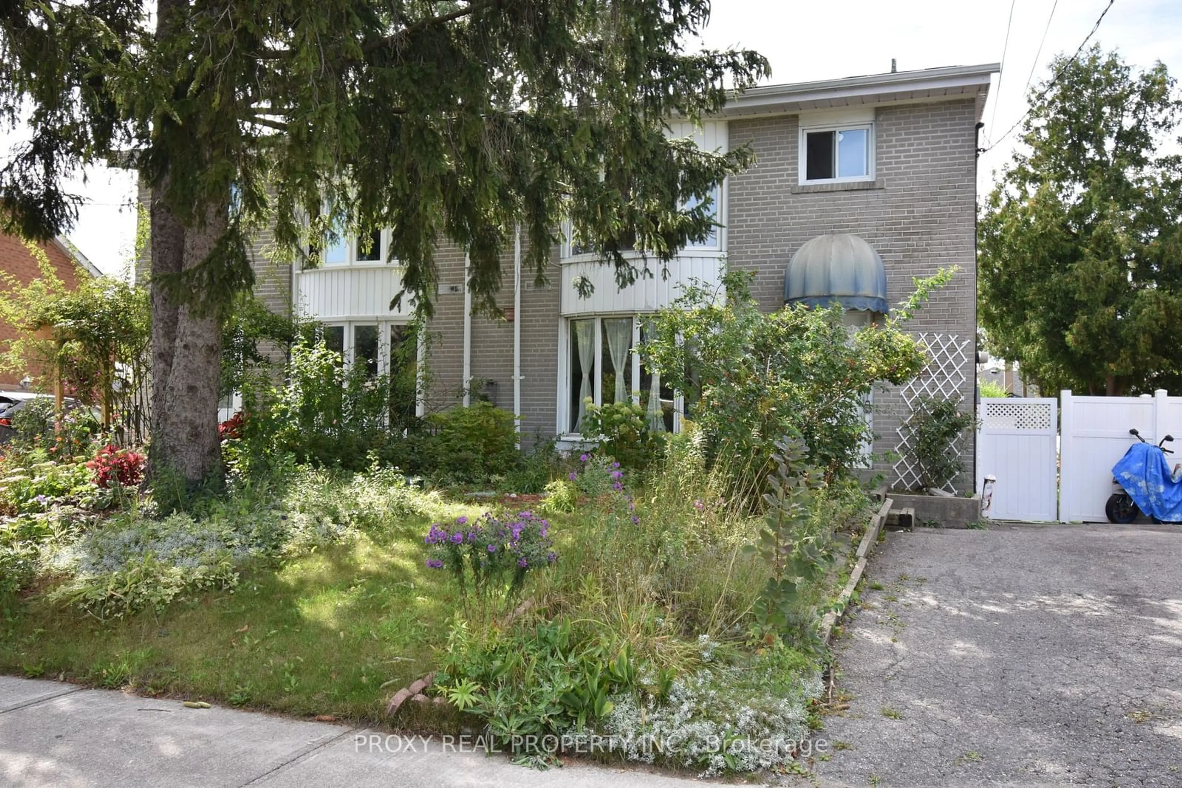 Patio, street for 7 Billington Cres, Toronto Ontario M3A 2G5