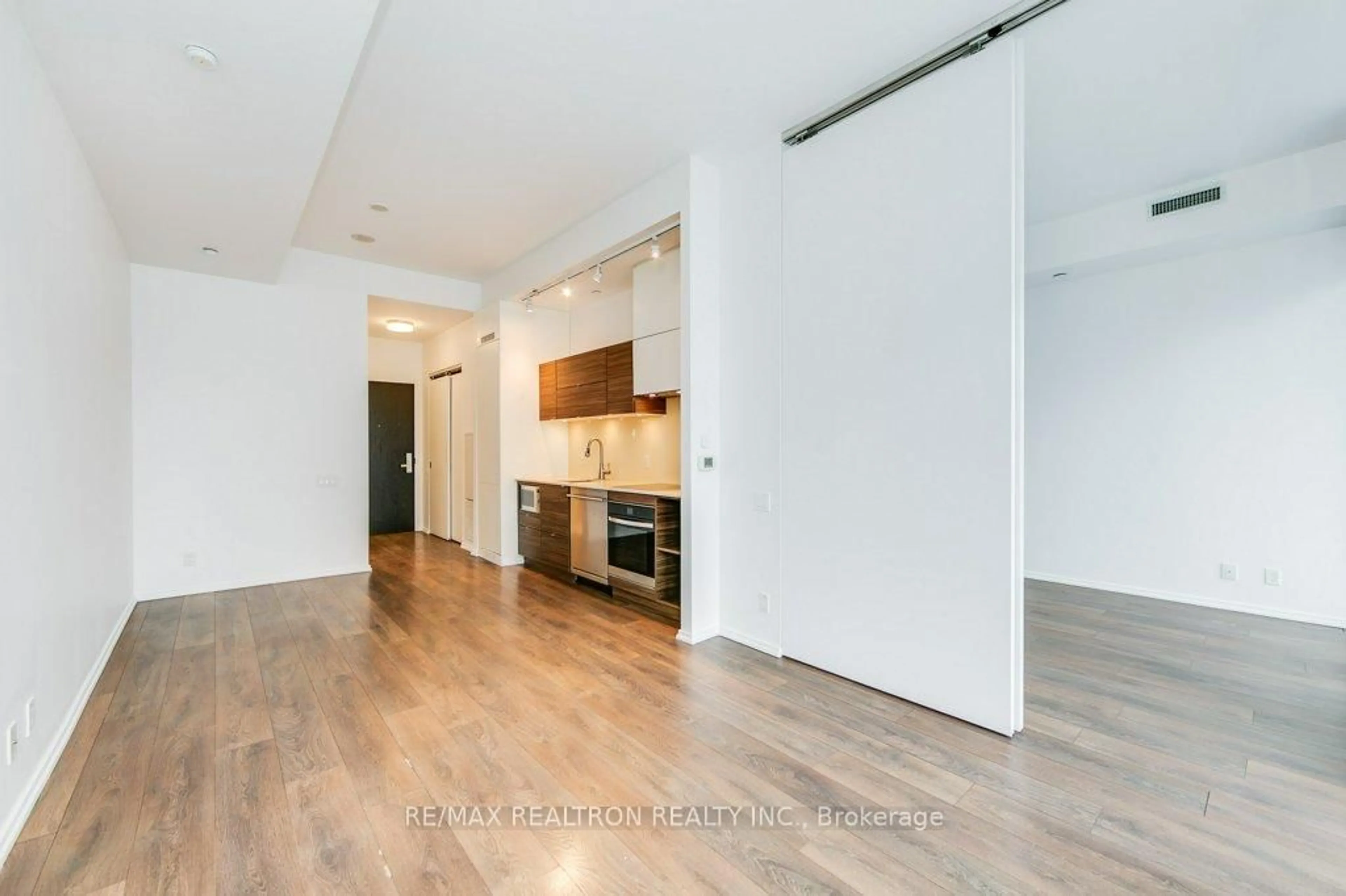 A pic of a room for 125 Peter St #3610, Toronto Ontario M5V 0M2