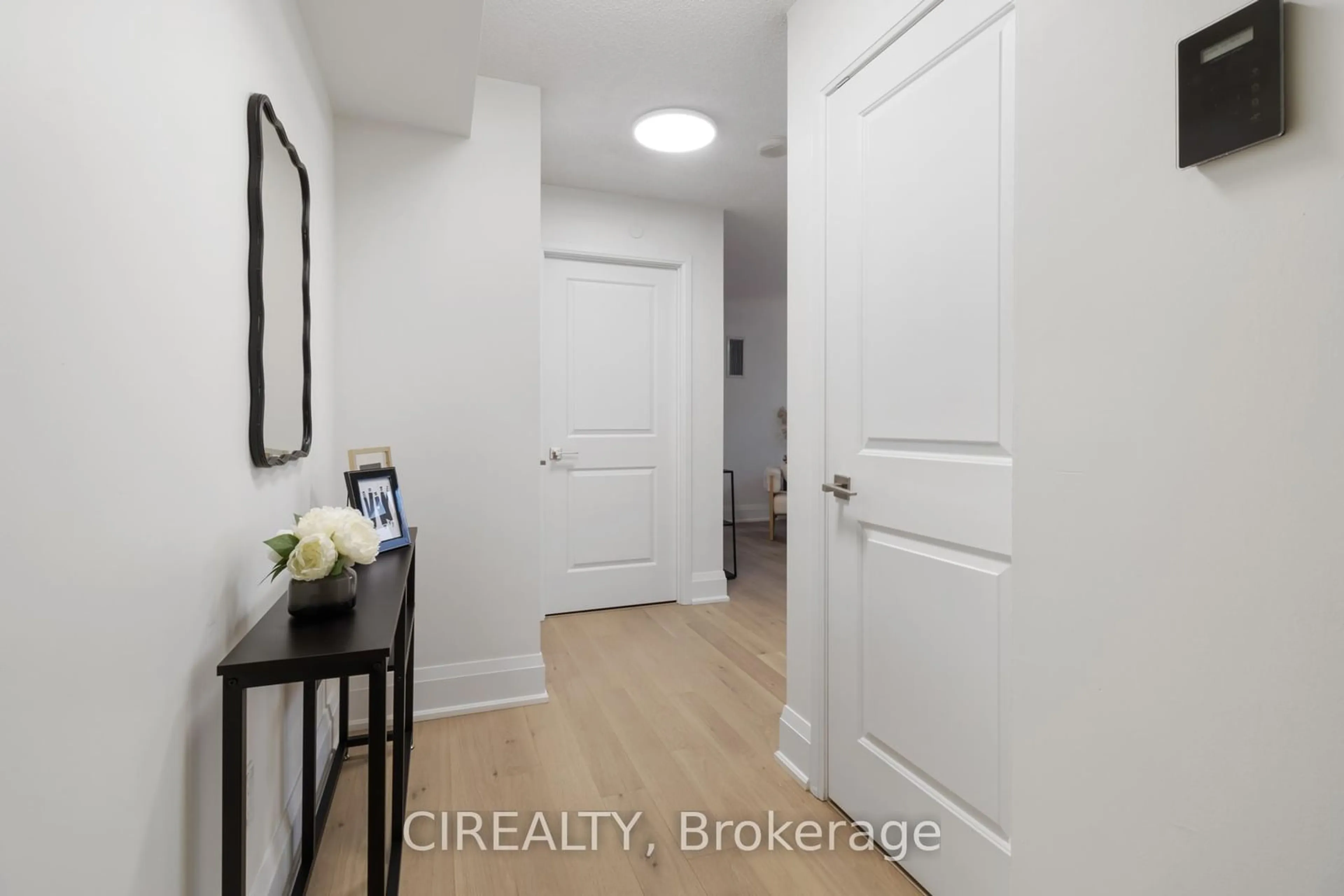 Indoor entryway for 88 Sheppard Ave #810, Toronto Ontario M2N 0G9