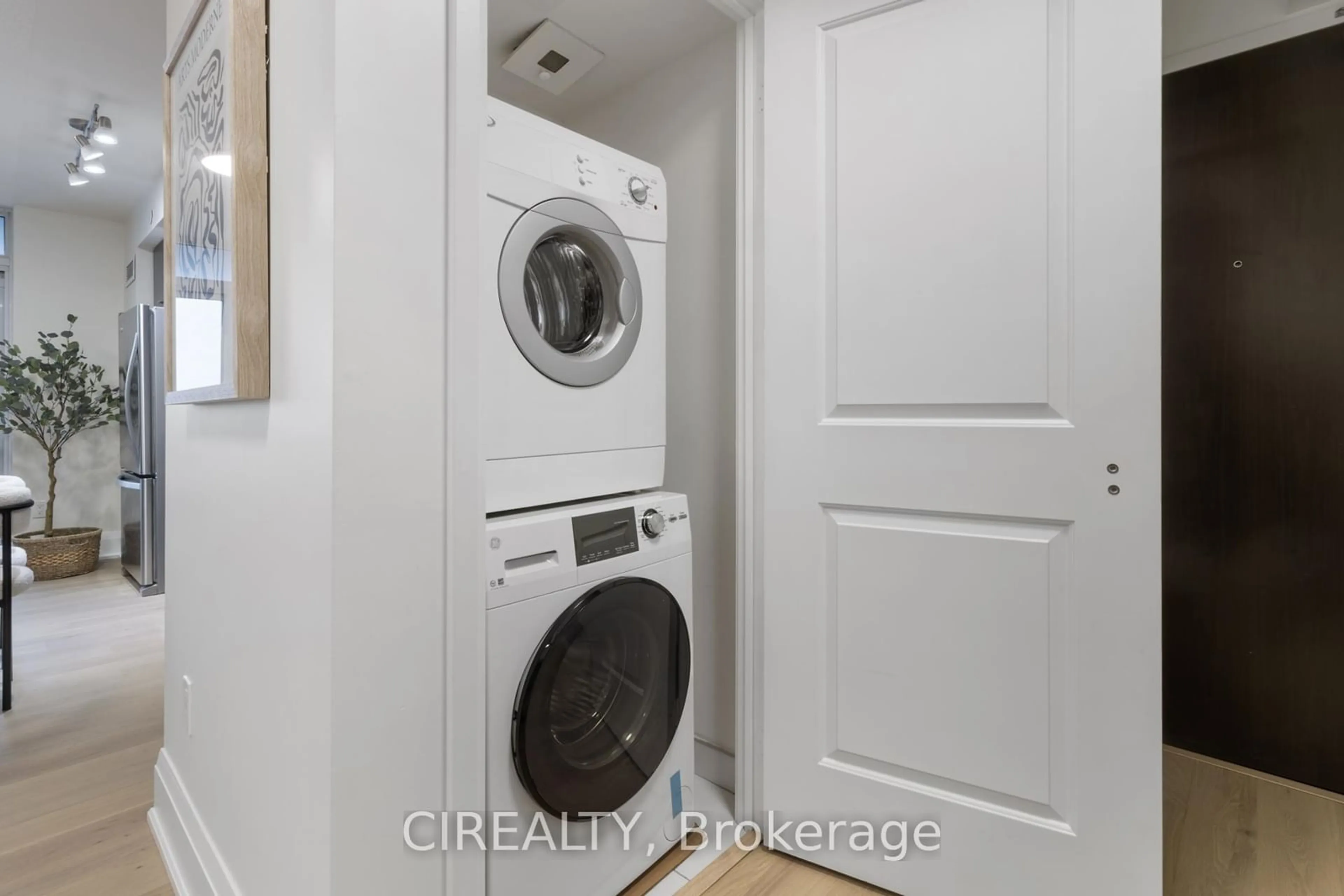 Laundry room for 88 Sheppard Ave #810, Toronto Ontario M2N 0G9