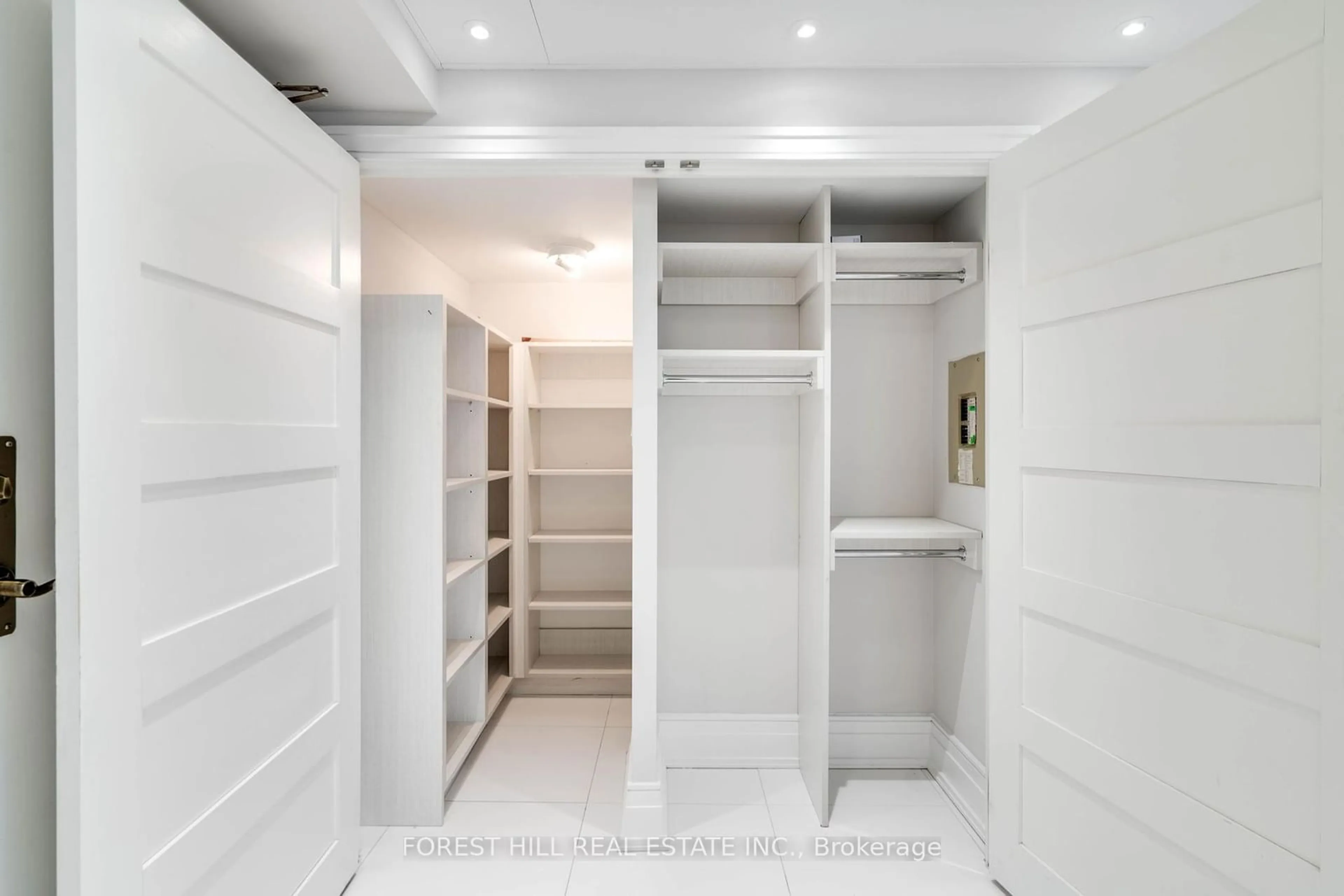 Storage room or clothes room or walk-in closet for 5444 Yonge St #1607, Toronto Ontario M2N 6J4