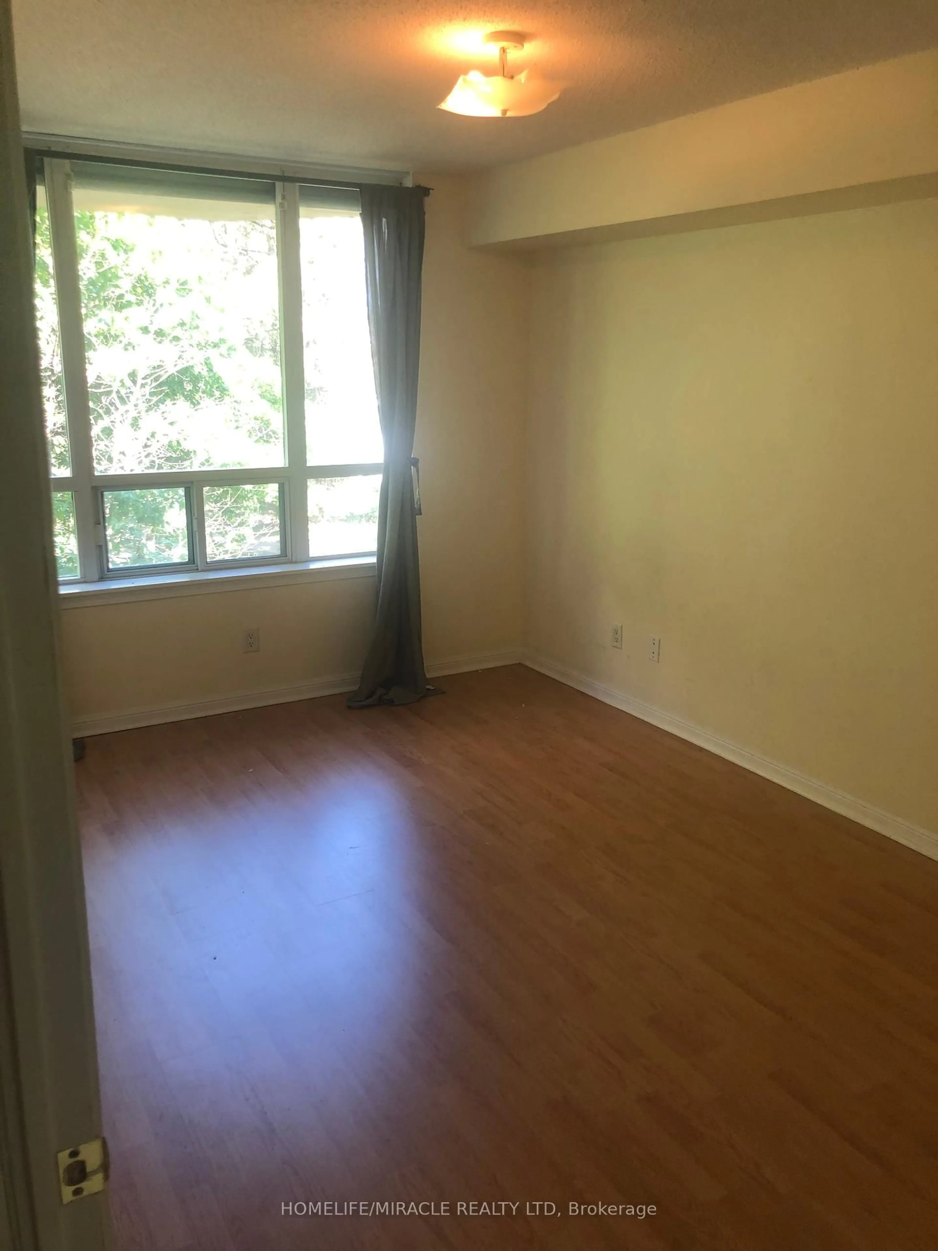 A pic of a room for 5940 yonge St #211, Toronto Ontario M2M 4M6