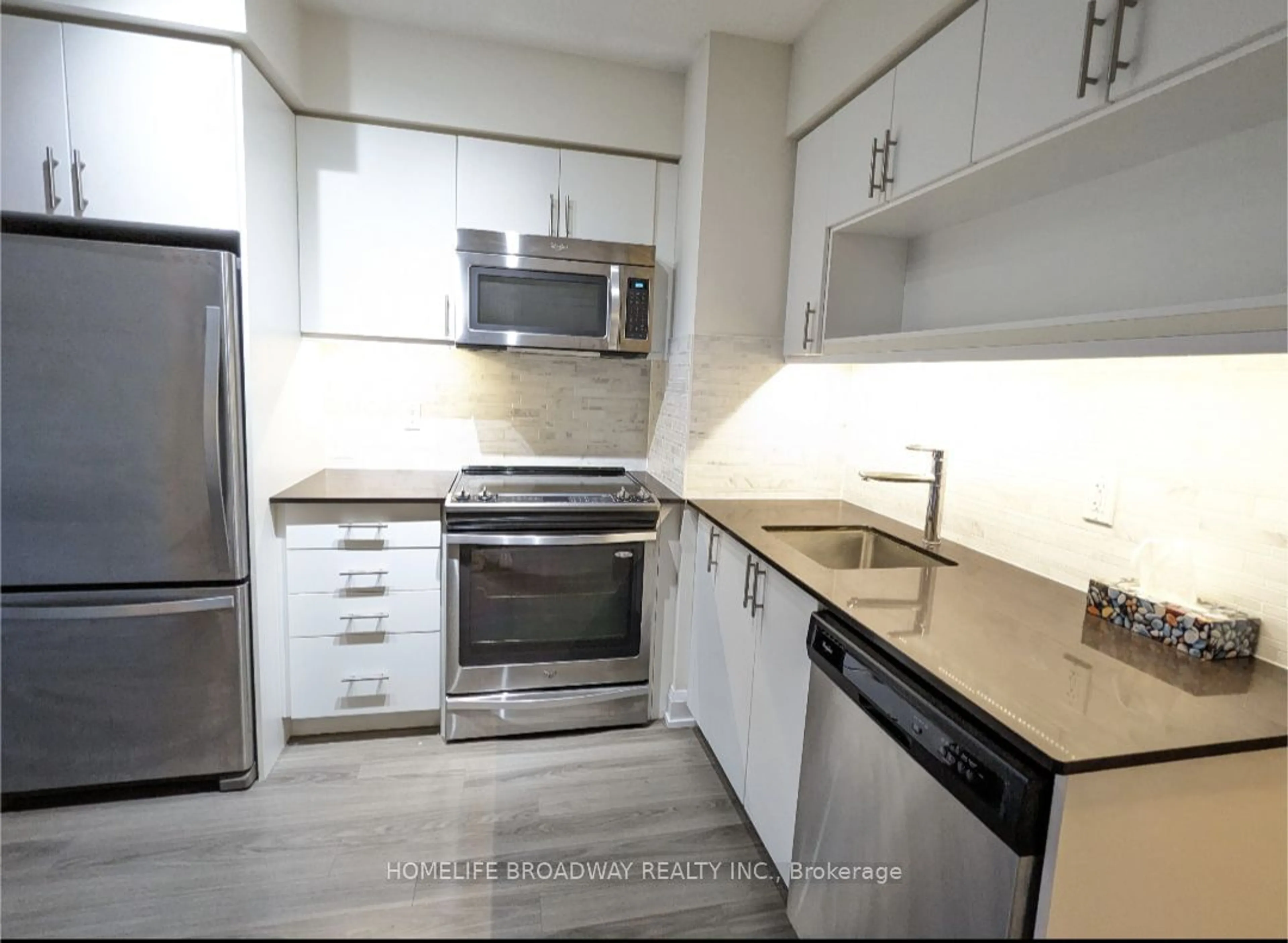 Standard kitchen, unknown for 18 Graydon Hall Dr #506, Toronto Ontario M3A 0A4