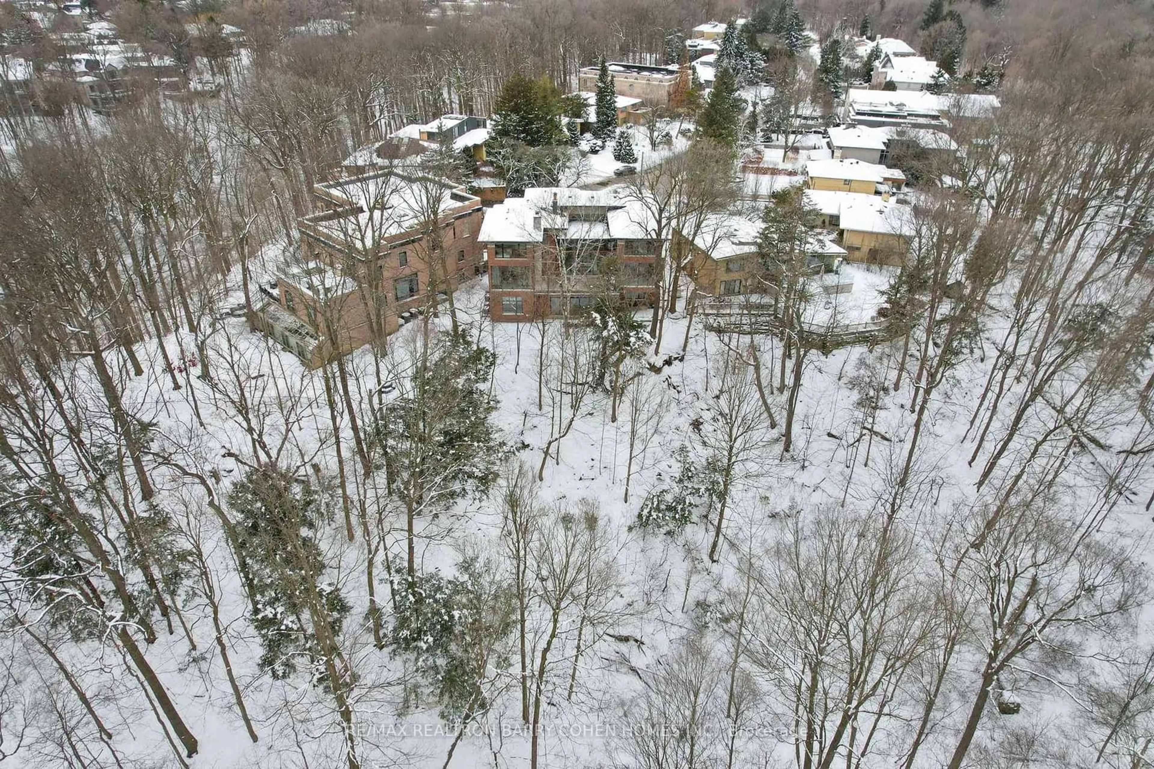 A pic from outside/outdoor area/front of a property/back of a property/a pic from drone, forest/trees view for 58 Timberlane Dr, Toronto Ontario M3H 1J4