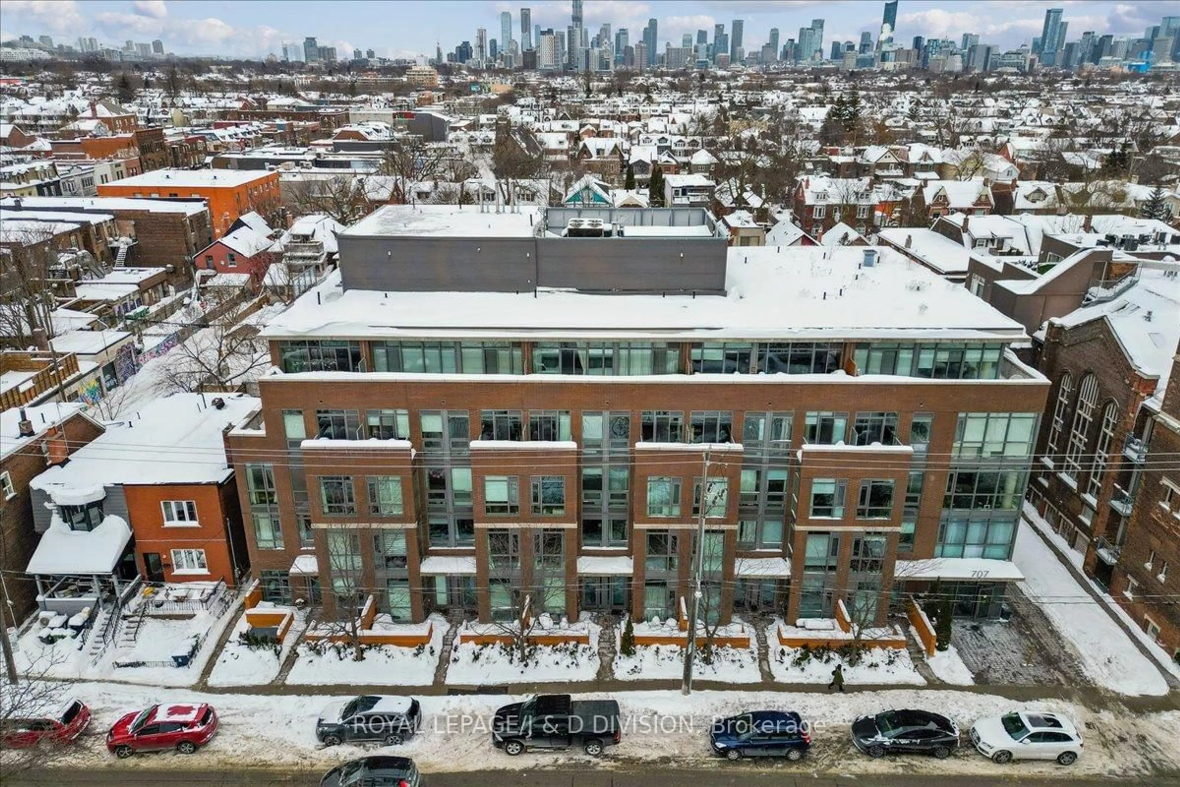 A pic from outside/outdoor area/front of a property/back of a property/a pic from drone, city buildings view from balcony for 707 Dovercourt Rd #509, Toronto Ontario M6H 0B5