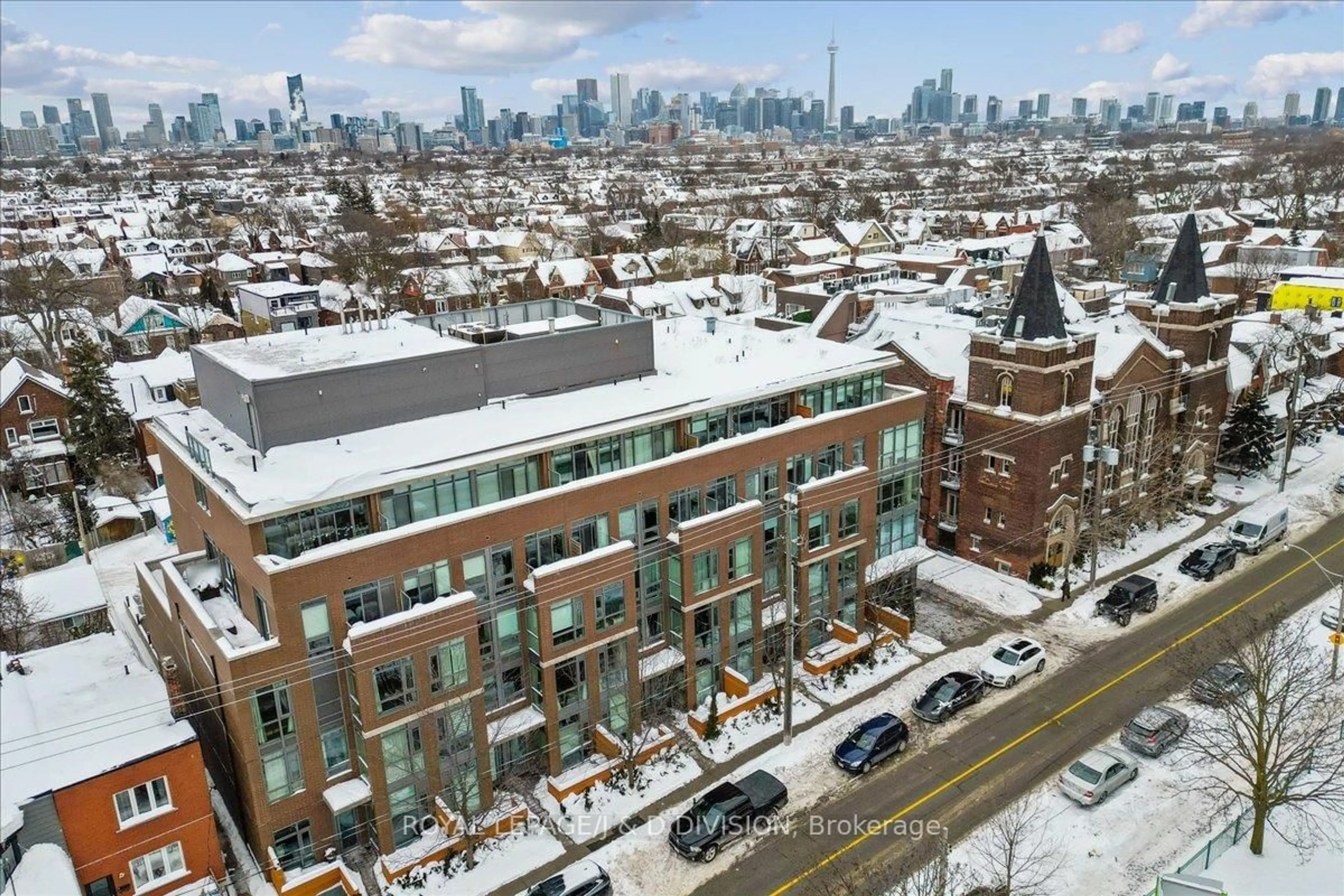 A pic from outside/outdoor area/front of a property/back of a property/a pic from drone, city buildings view from balcony for 707 Dovercourt Rd #509, Toronto Ontario M6H 0B5