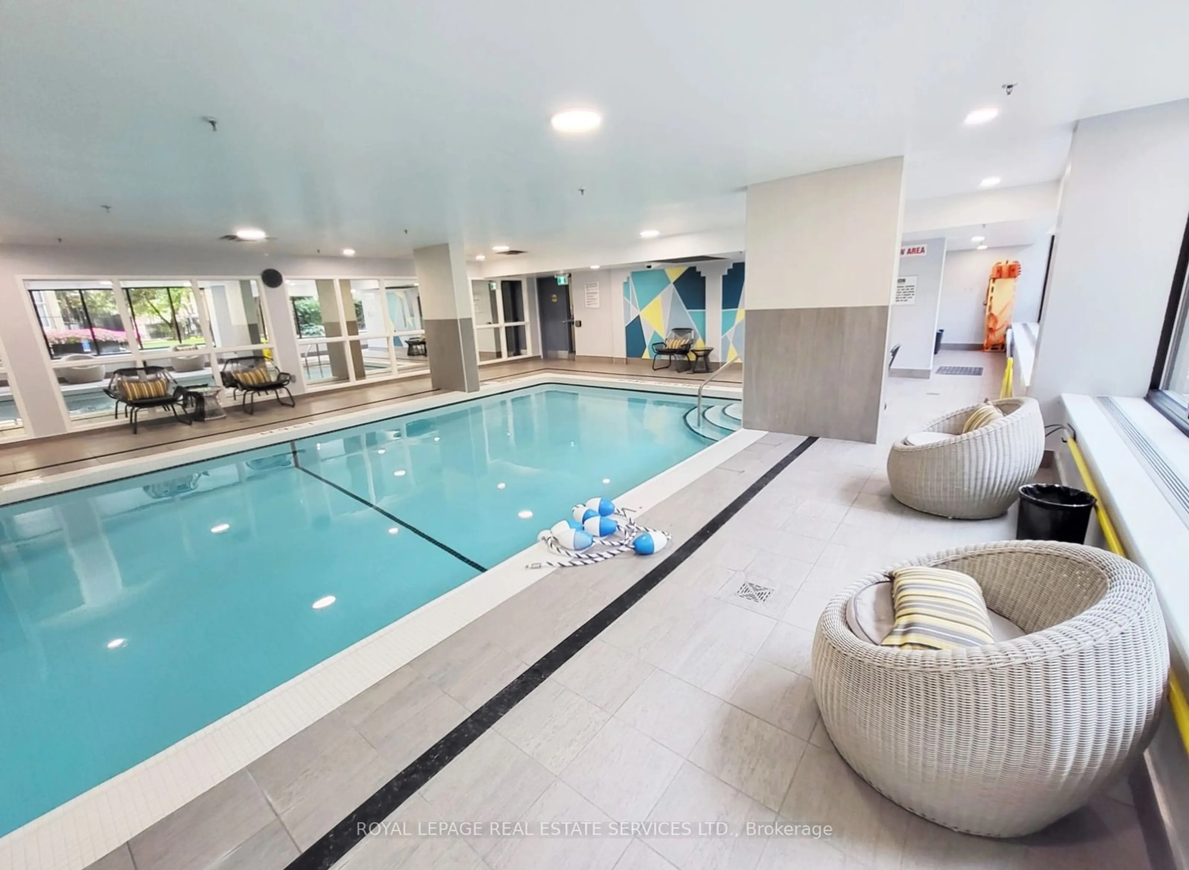 Pool for 77 Maitland Pl #521, Toronto Ontario M4Y 2V6