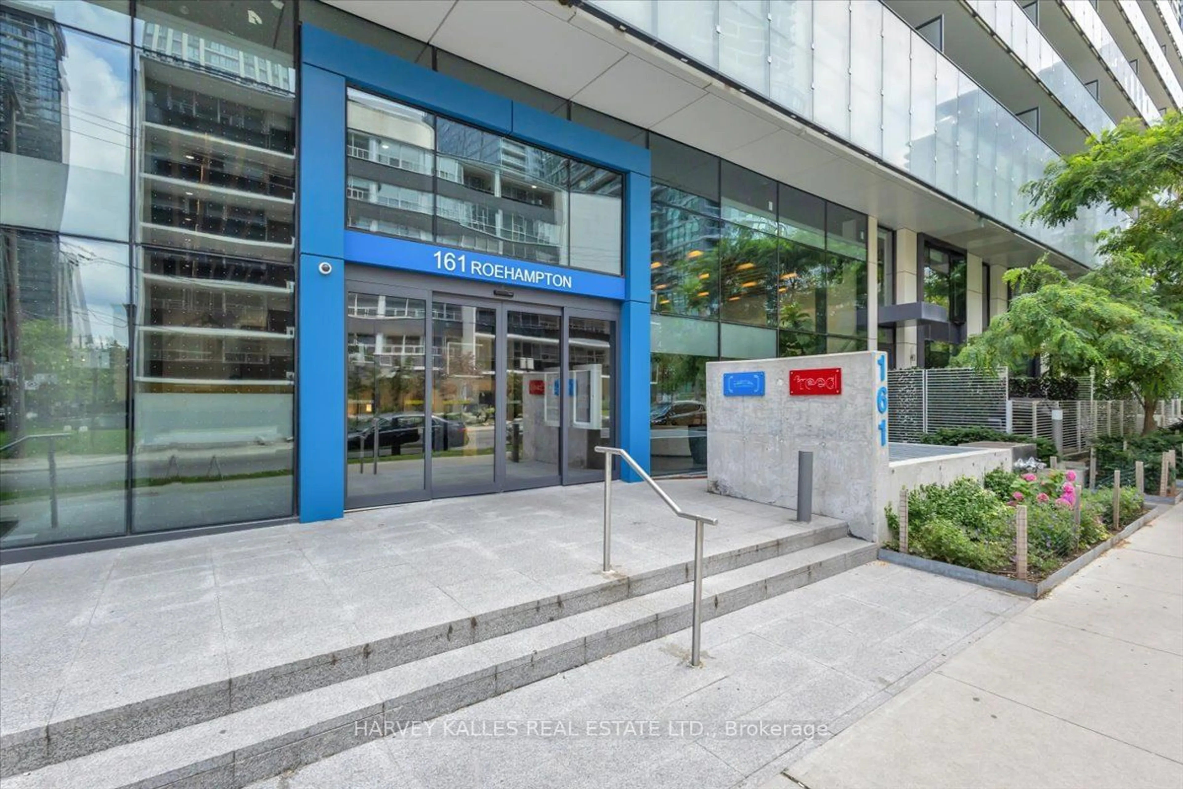 Indoor foyer for 161 Roehampton Ave #3301, Toronto Ontario M4P 0C8