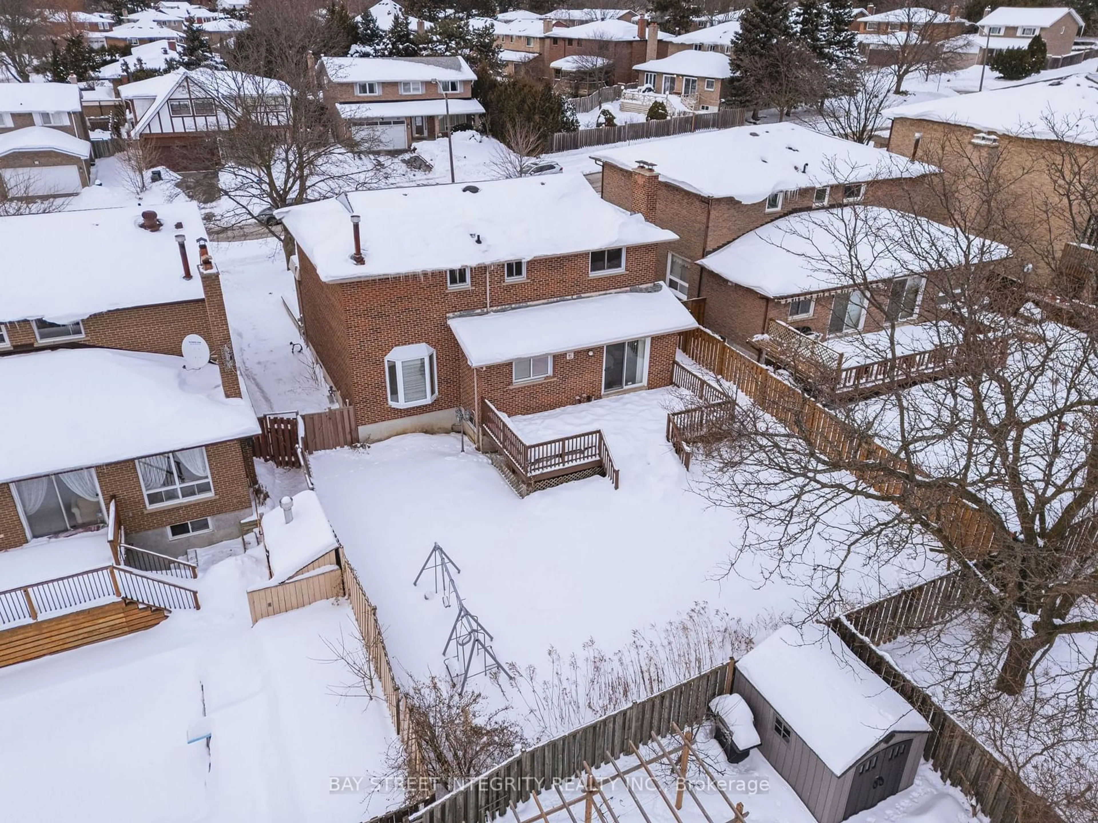 A pic from outside/outdoor area/front of a property/back of a property/a pic from drone, street for 22 Cliffwood Rd, Toronto Ontario M2H 3G4