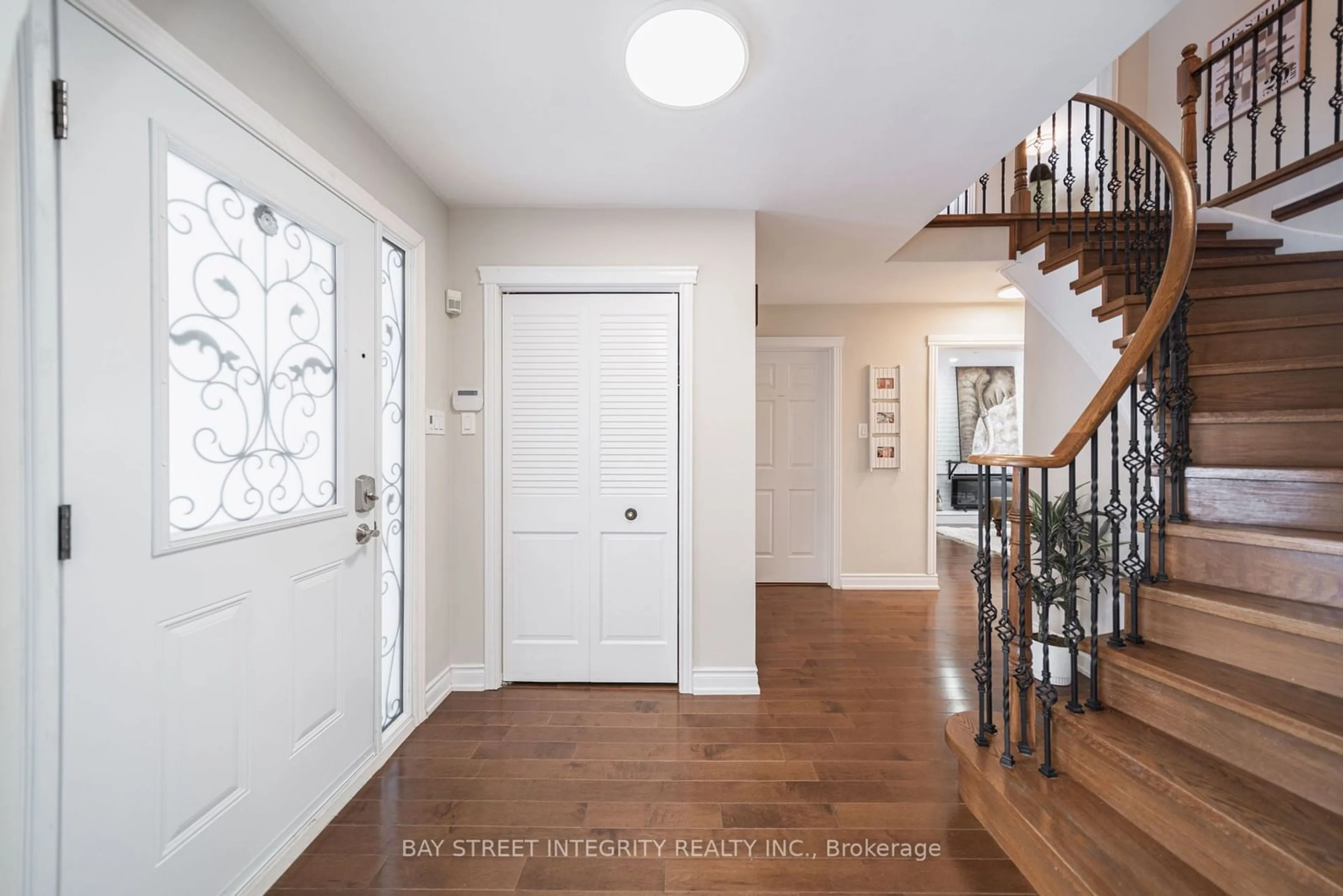 Indoor entryway for 22 Cliffwood Rd, Toronto Ontario M2H 3G4