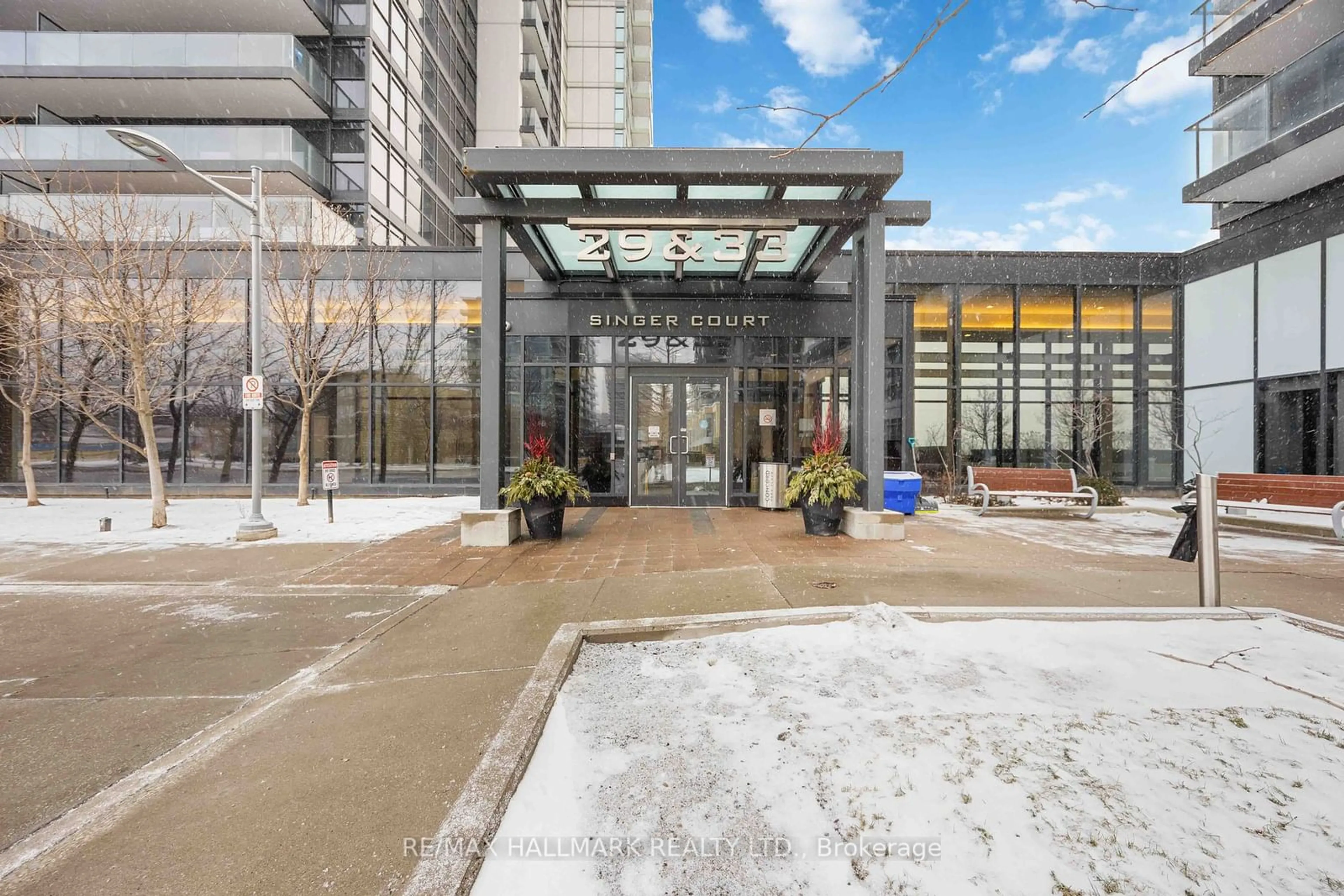 Indoor foyer for 29 Singer Crt #908, Toronto Ontario M2K 0B3