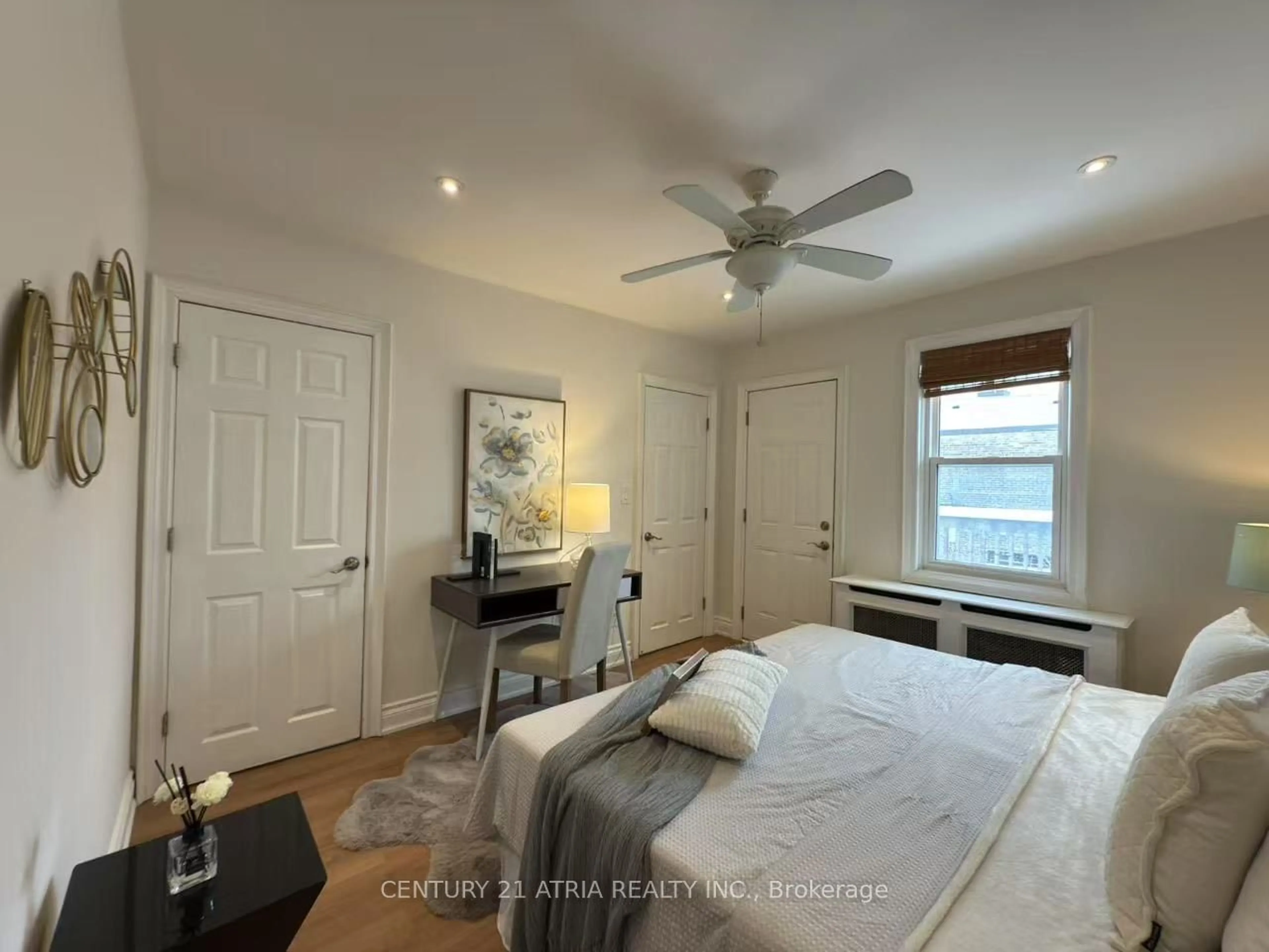 A pic of a room for 63 Burnaby Blvd, Toronto Ontario M5N 1G3