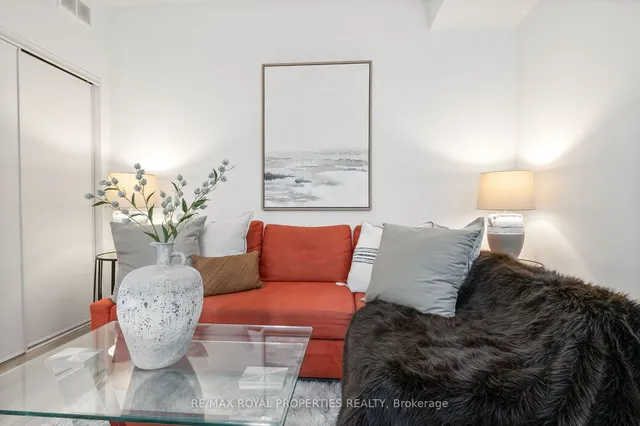 Additional property image - 264 Finch Ave Unit 11
