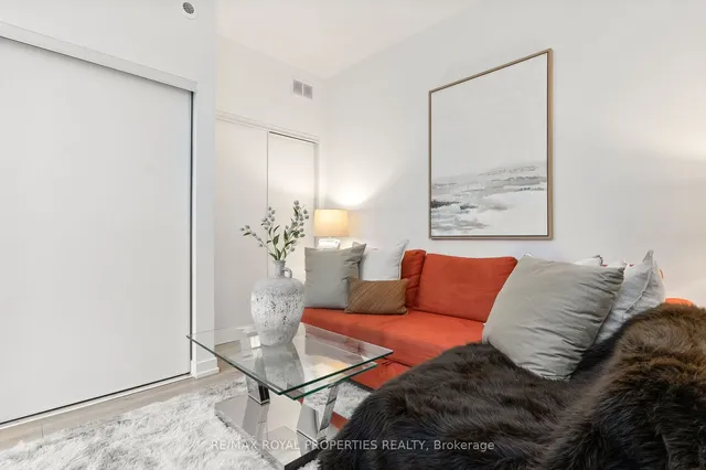 Additional property image - 264 Finch Ave Unit 11