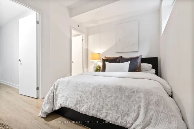 Additional property image - 264 Finch Ave Unit 11