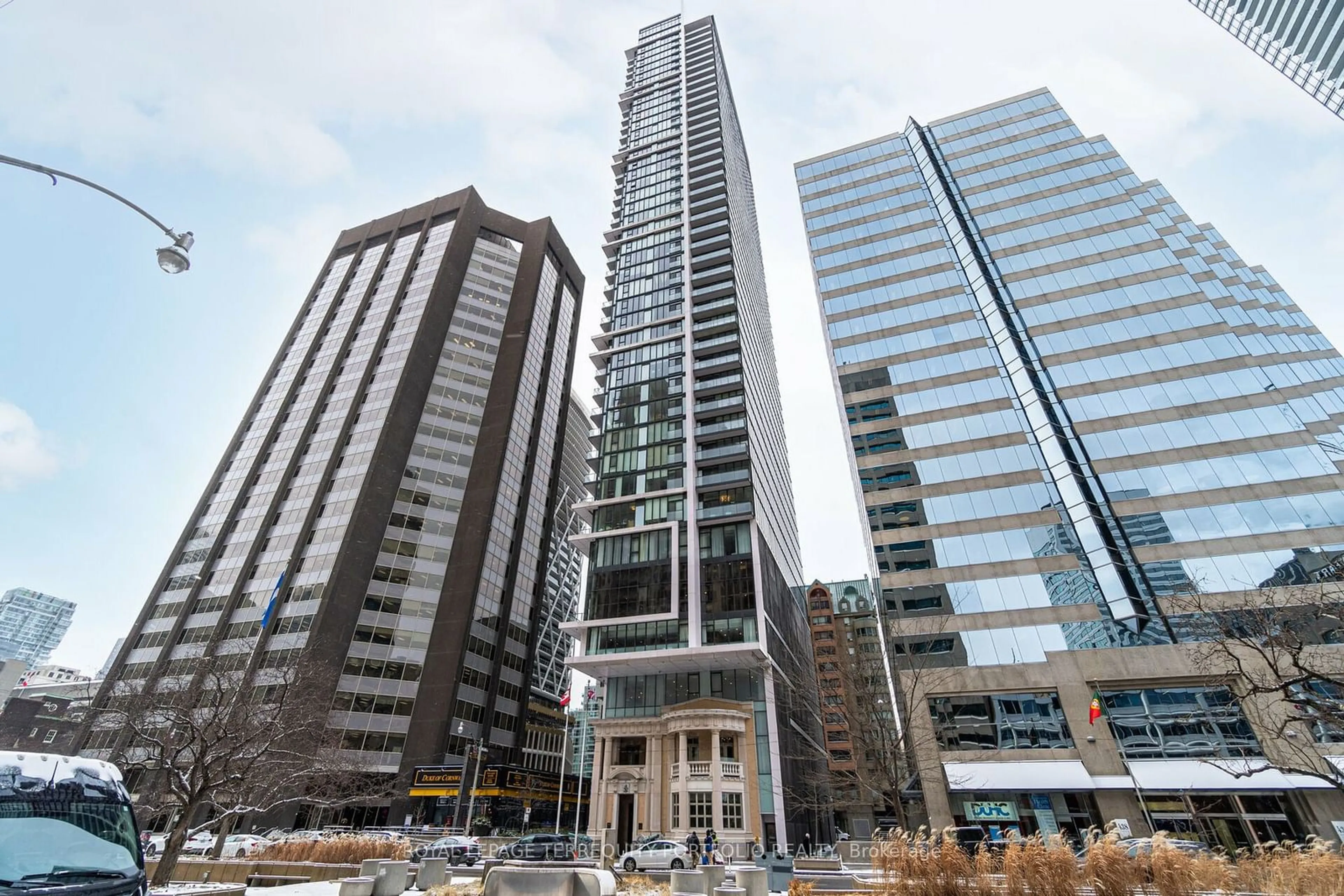 Indoor foyer for 426 University Ave #3709, Toronto Ontario M5G 1S9