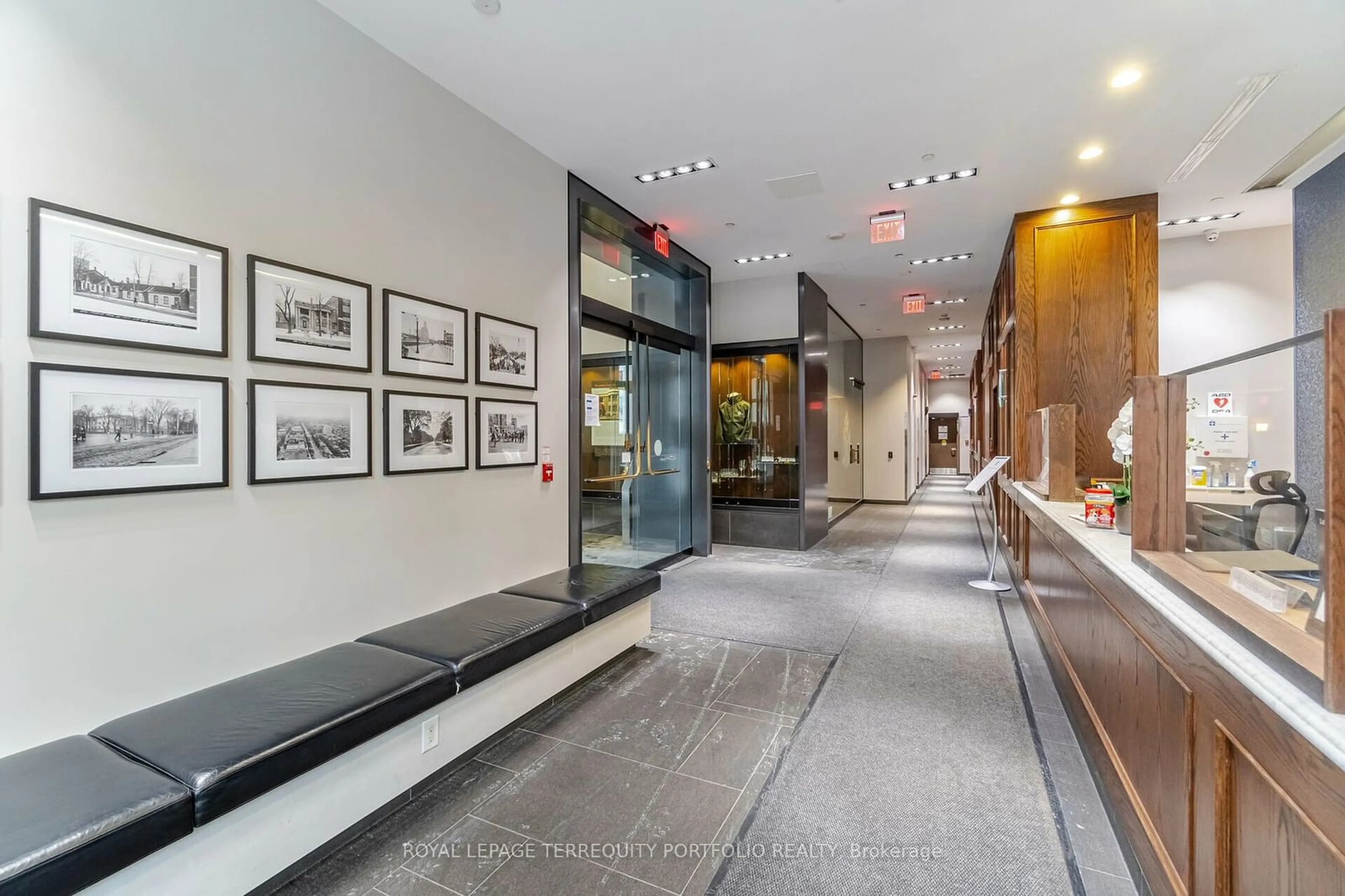 Indoor foyer for 426 University Ave #3709, Toronto Ontario M5G 1S9