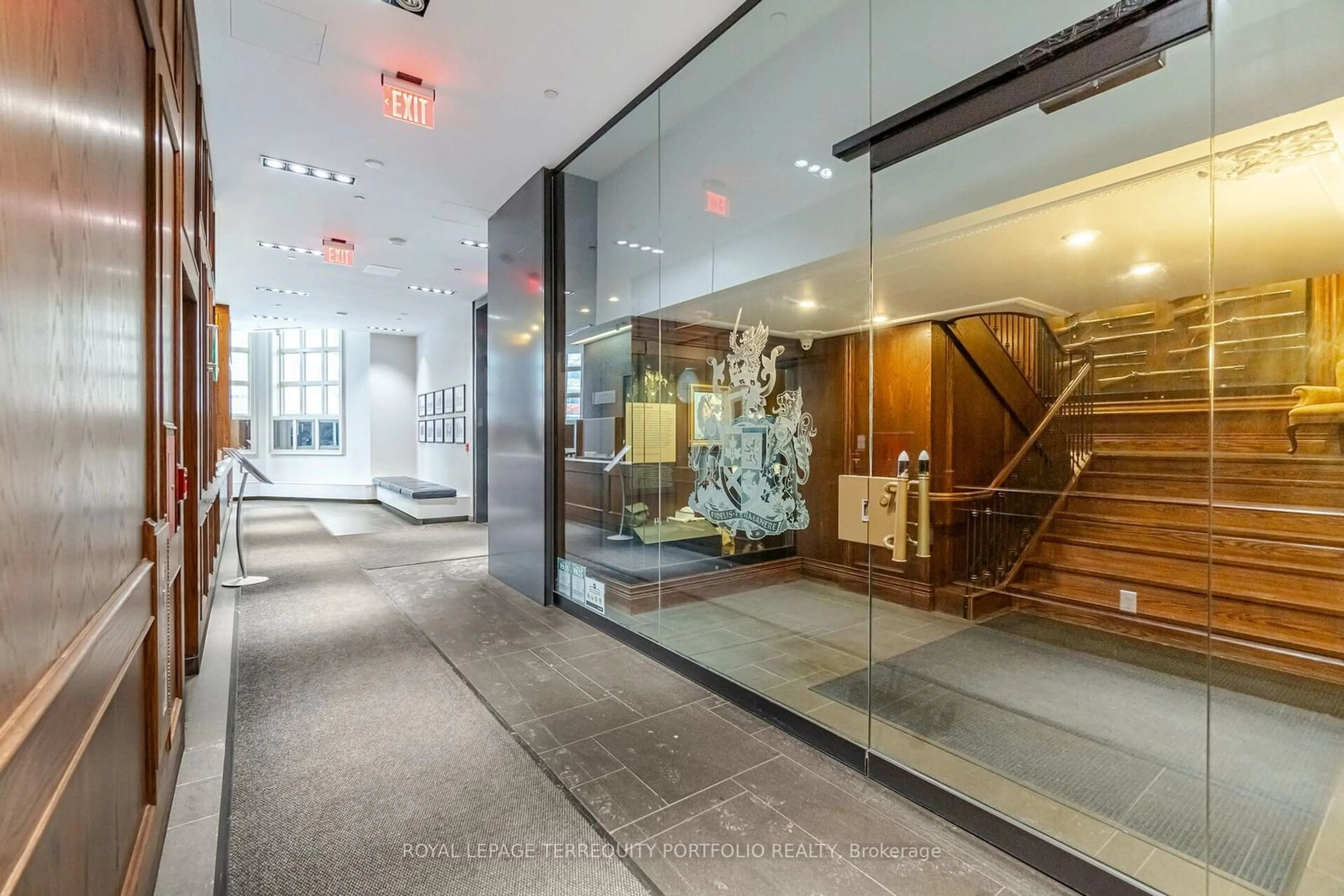 Indoor foyer for 426 University Ave #3709, Toronto Ontario M5G 1S9