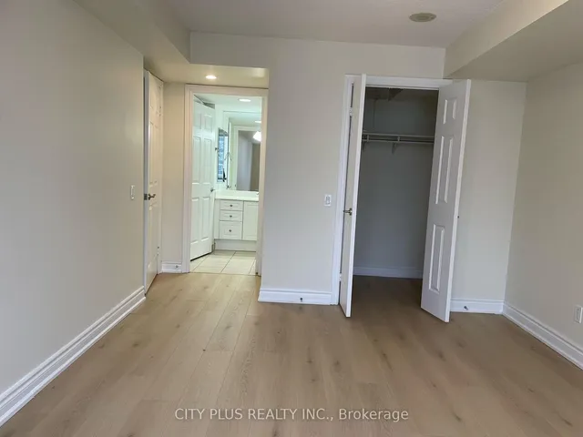 Additional property image - 123 Eglinton Ave Unit 1109