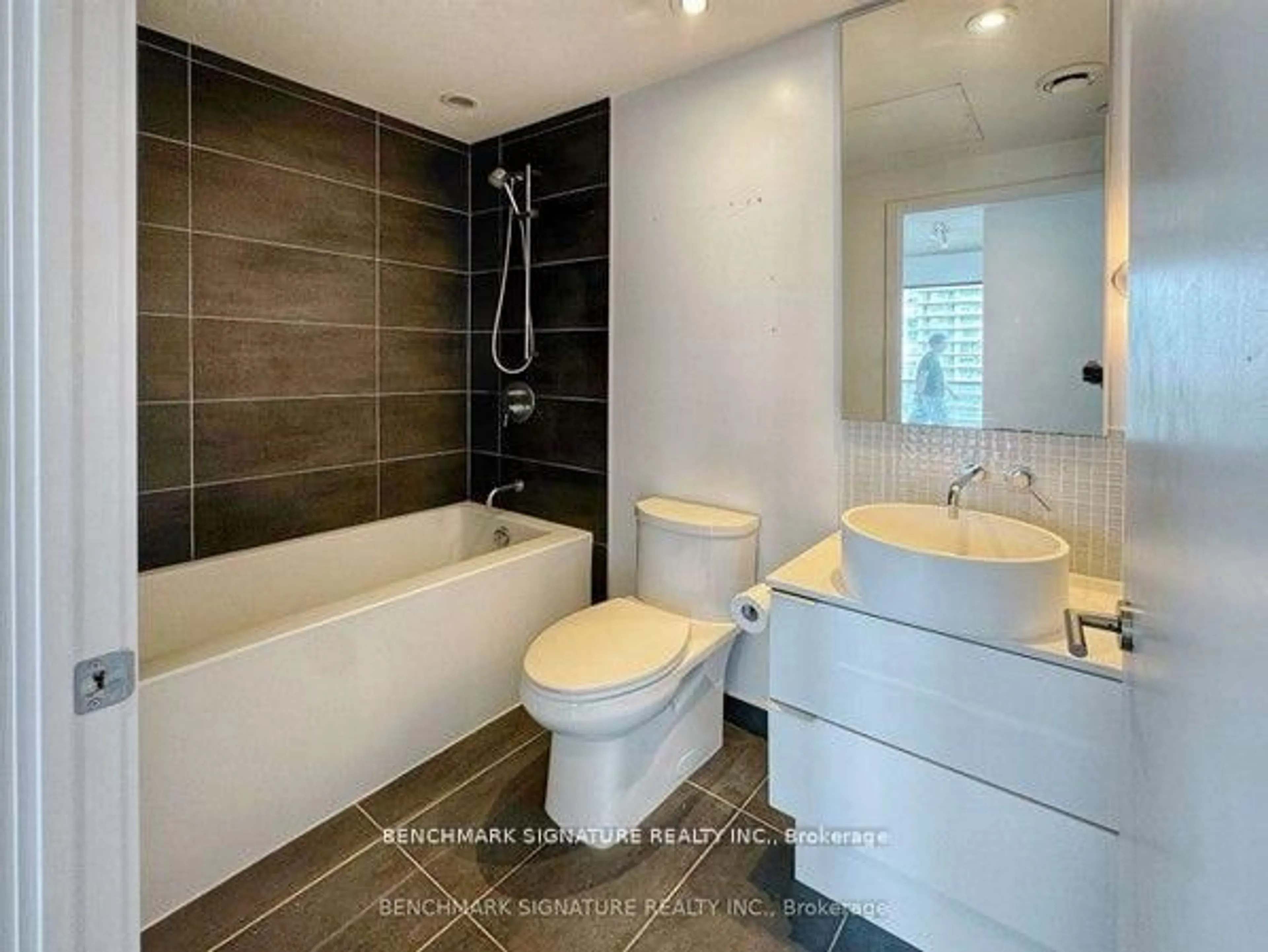 Contemporary bathroom, ceramic/tile floor for 185 Roehampton Ave #1904, Toronto Ontario M4P 2K5