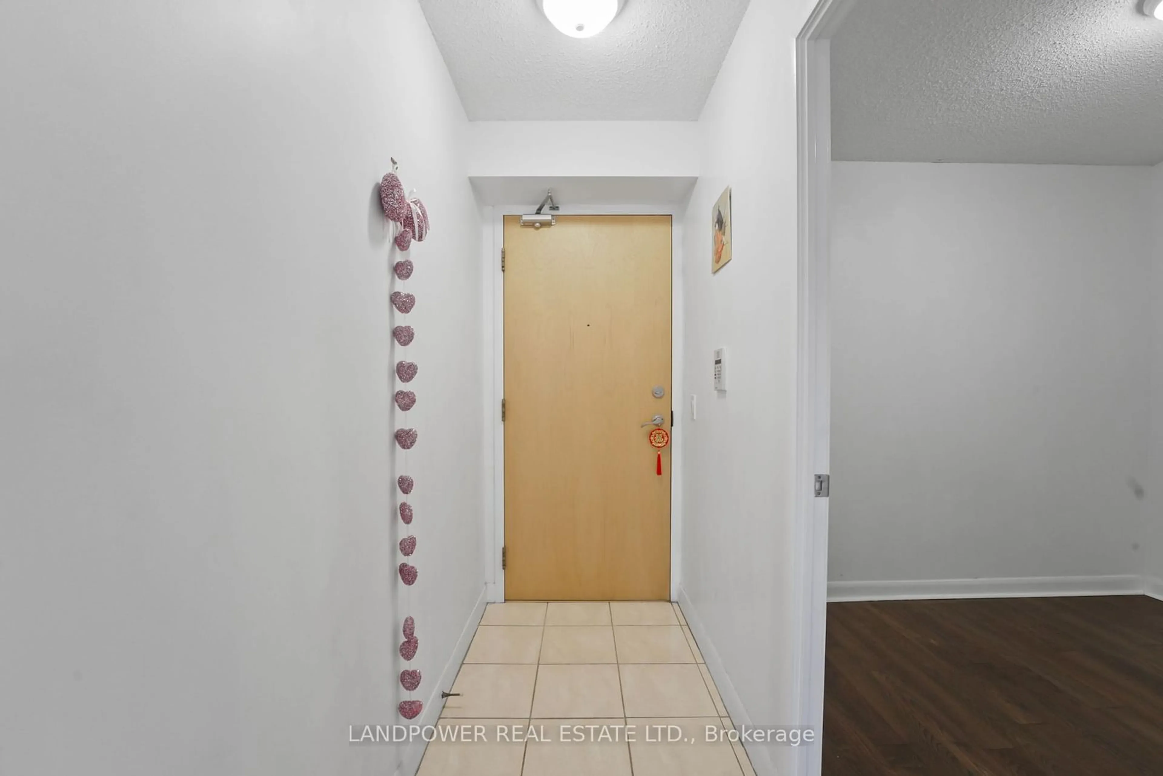 Indoor entryway for 4978 Yonge St #1701, Toronto Ontario M2N 7G8