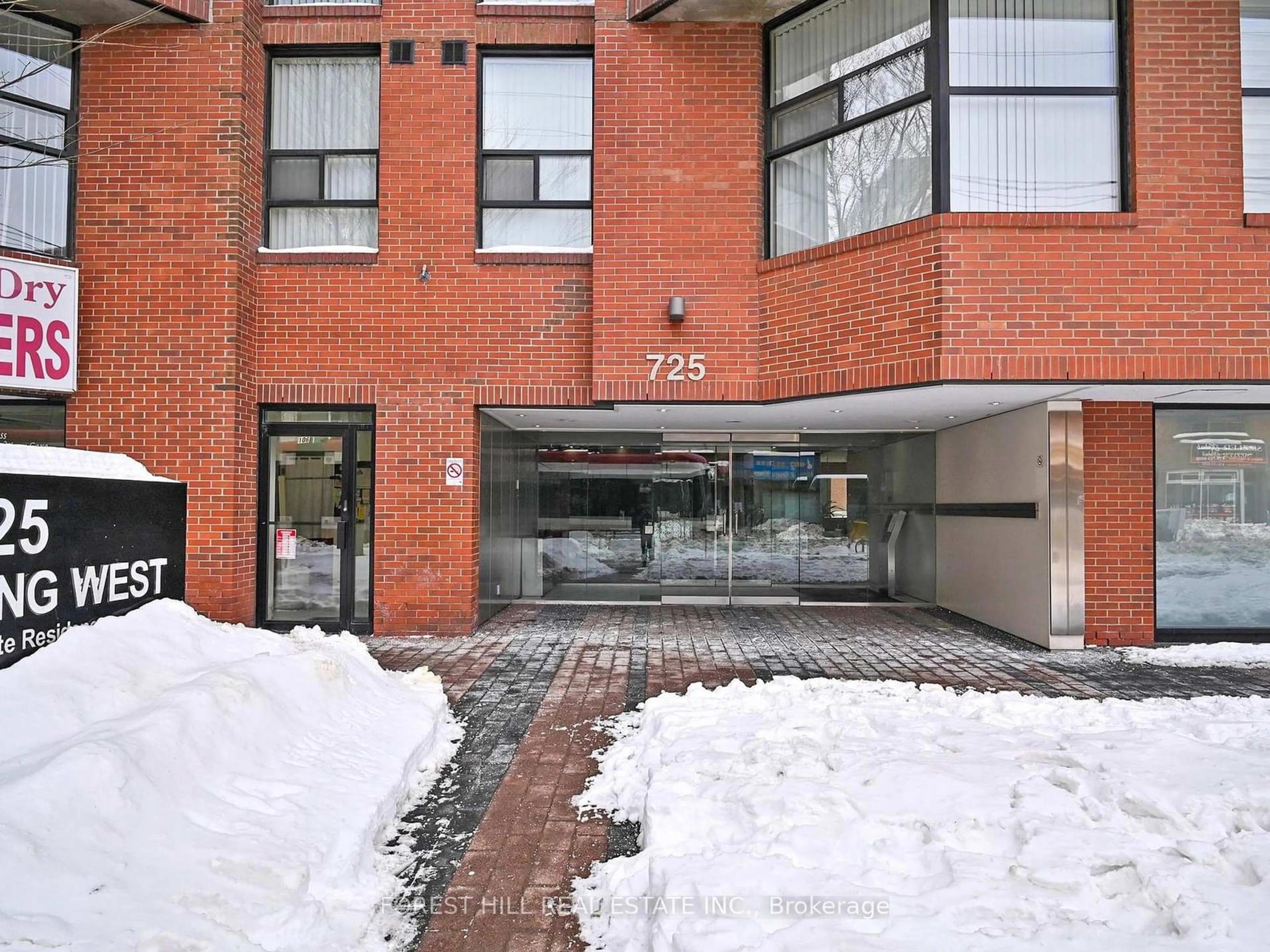 Indoor foyer for 725 King St #901, Toronto Ontario M5V 2W9