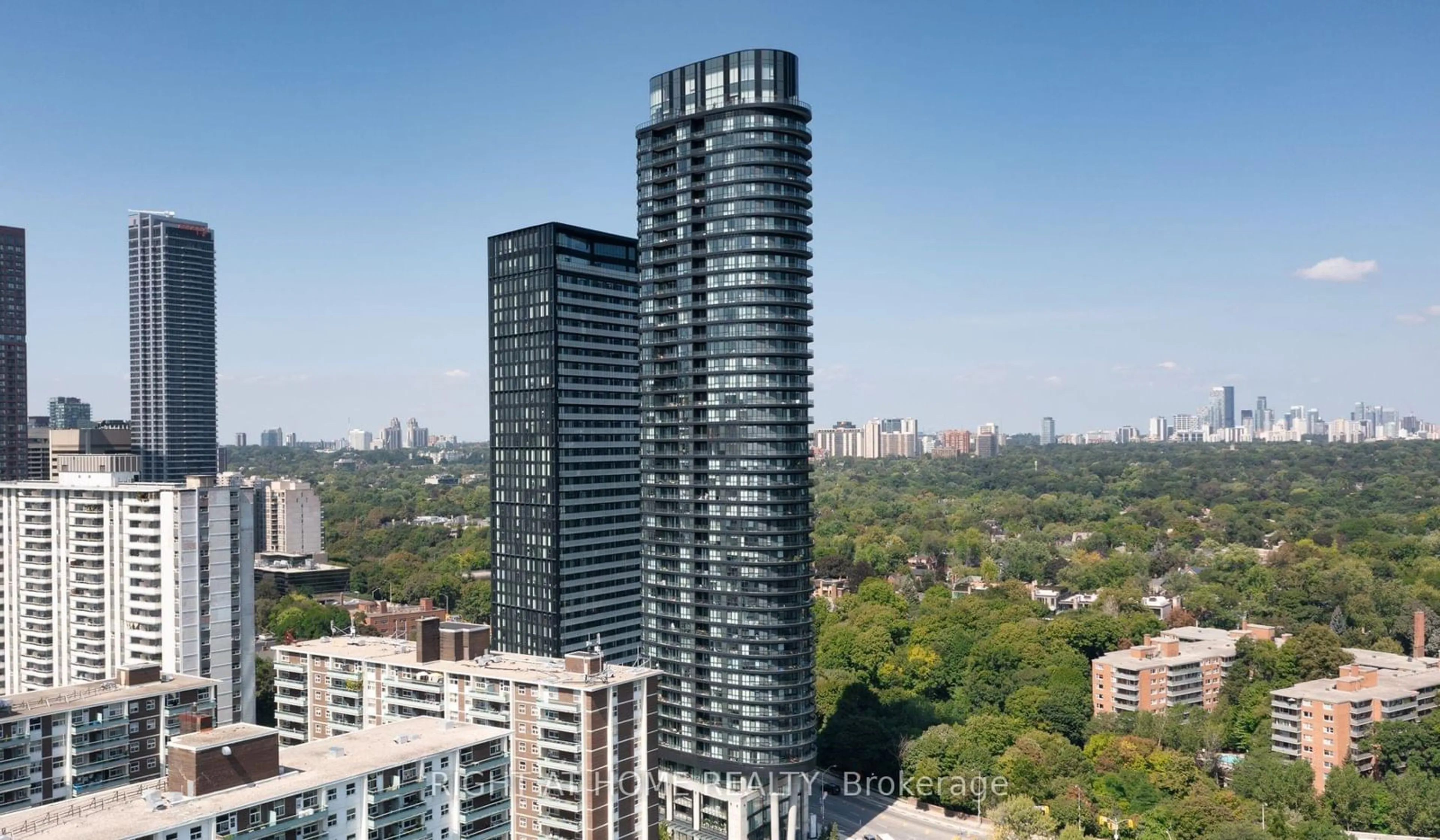 A pic from outside/outdoor area/front of a property/back of a property/a pic from drone, city buildings view from balcony for 585 Bloor St #419, Toronto Ontario M4W 0B3