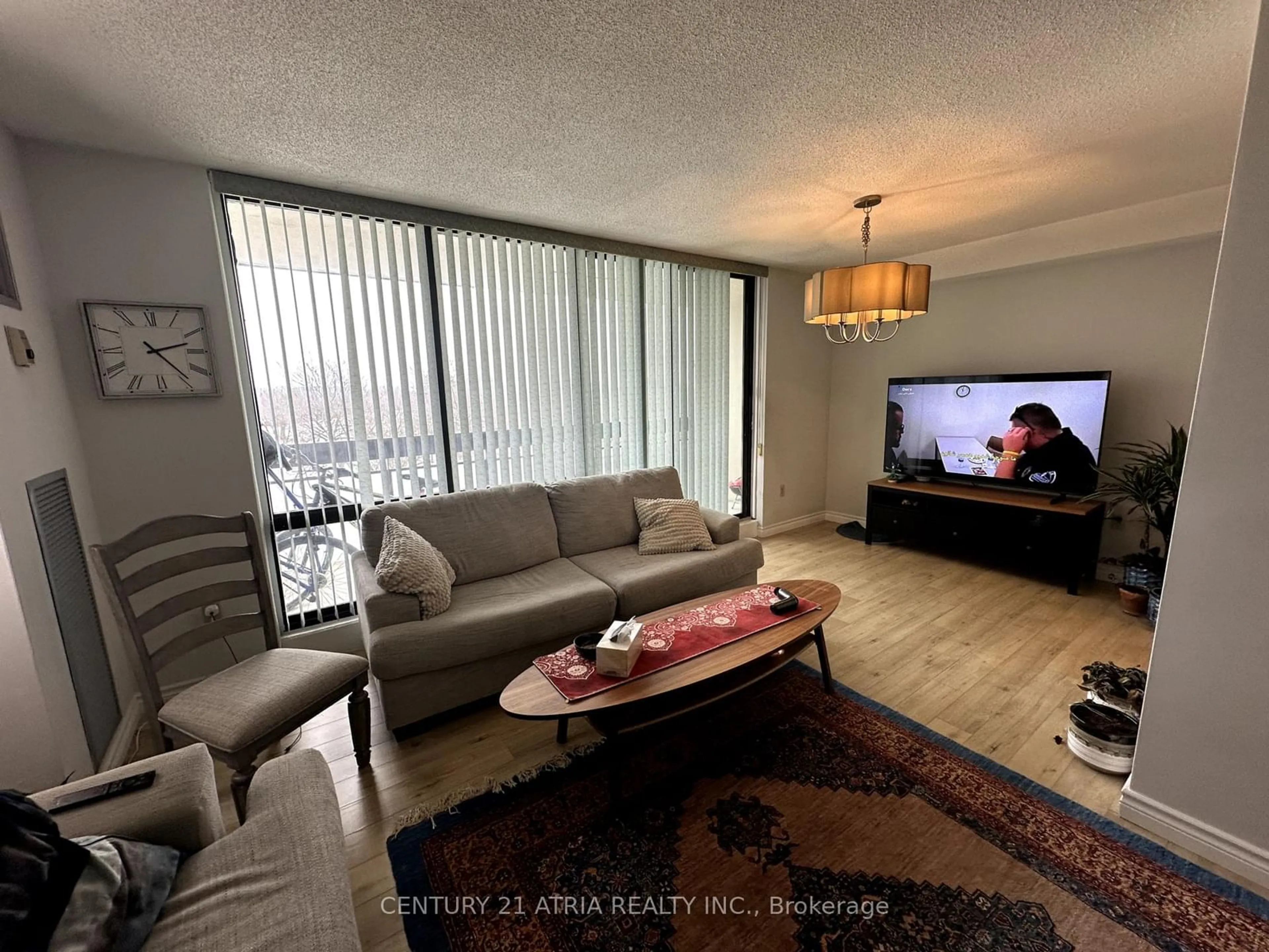 Living room with furniture, unknown for 350 Seneca Hill Dr #814, Toronto Ontario M2J 4S7