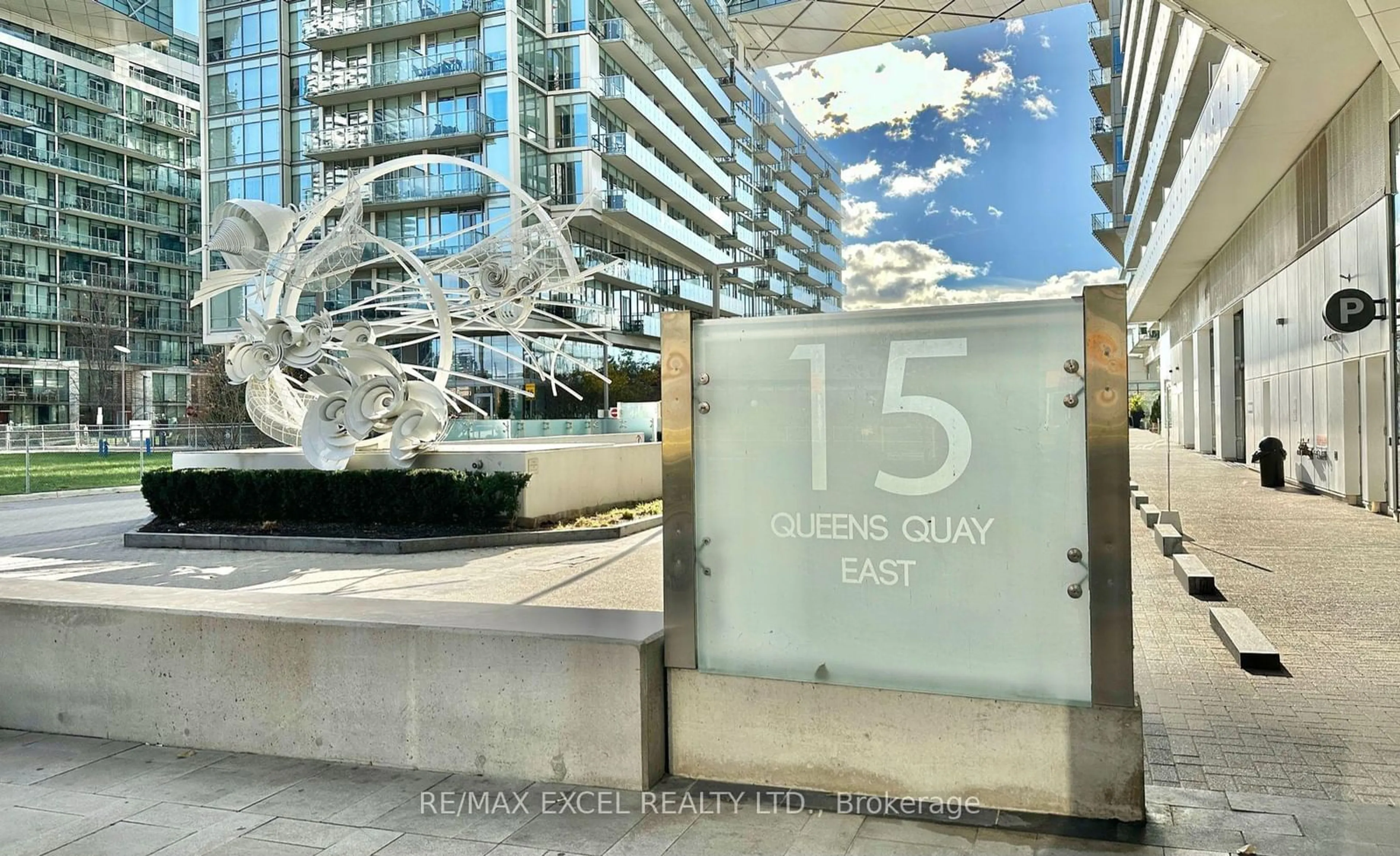 Unknown for 15 Queens Quay #2705, Toronto Ontario M5E 0C5